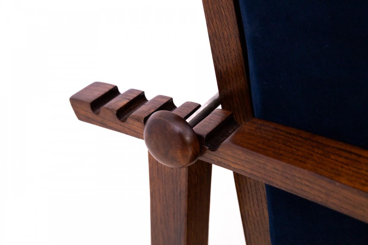 Oak Art Deco armchair with adjustable backrest, Poland, 1940s. For Sale