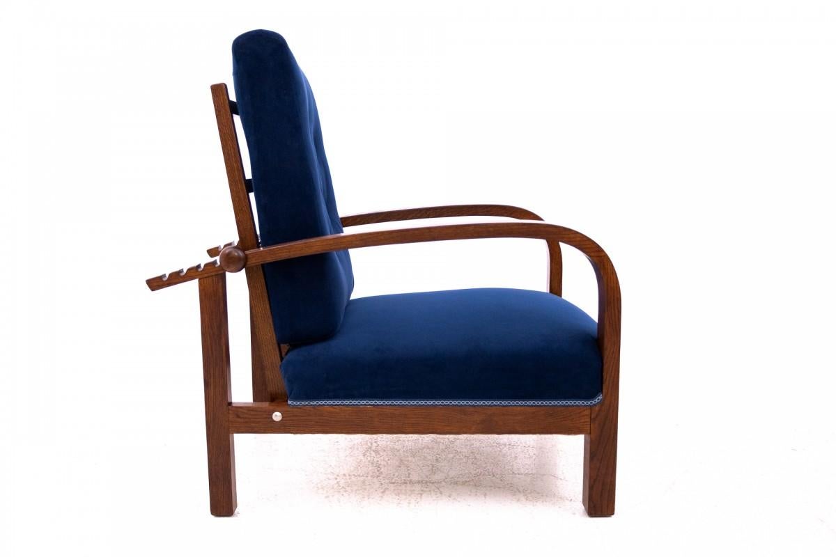 Art Deco armchair with adjustable backrest, Poland, 1940s. For Sale 3