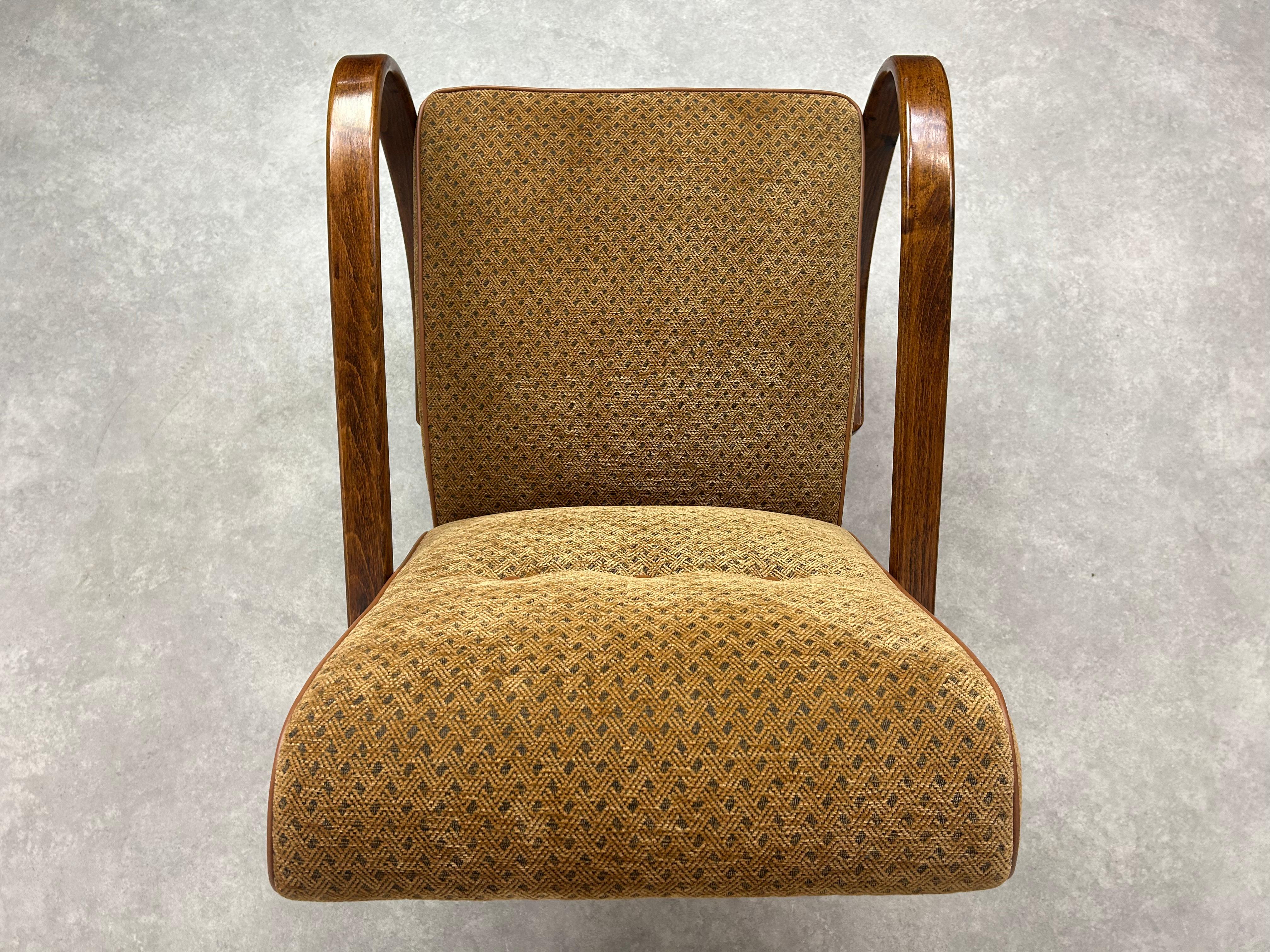 Art deco armchairs by Jindřich Halabala 3