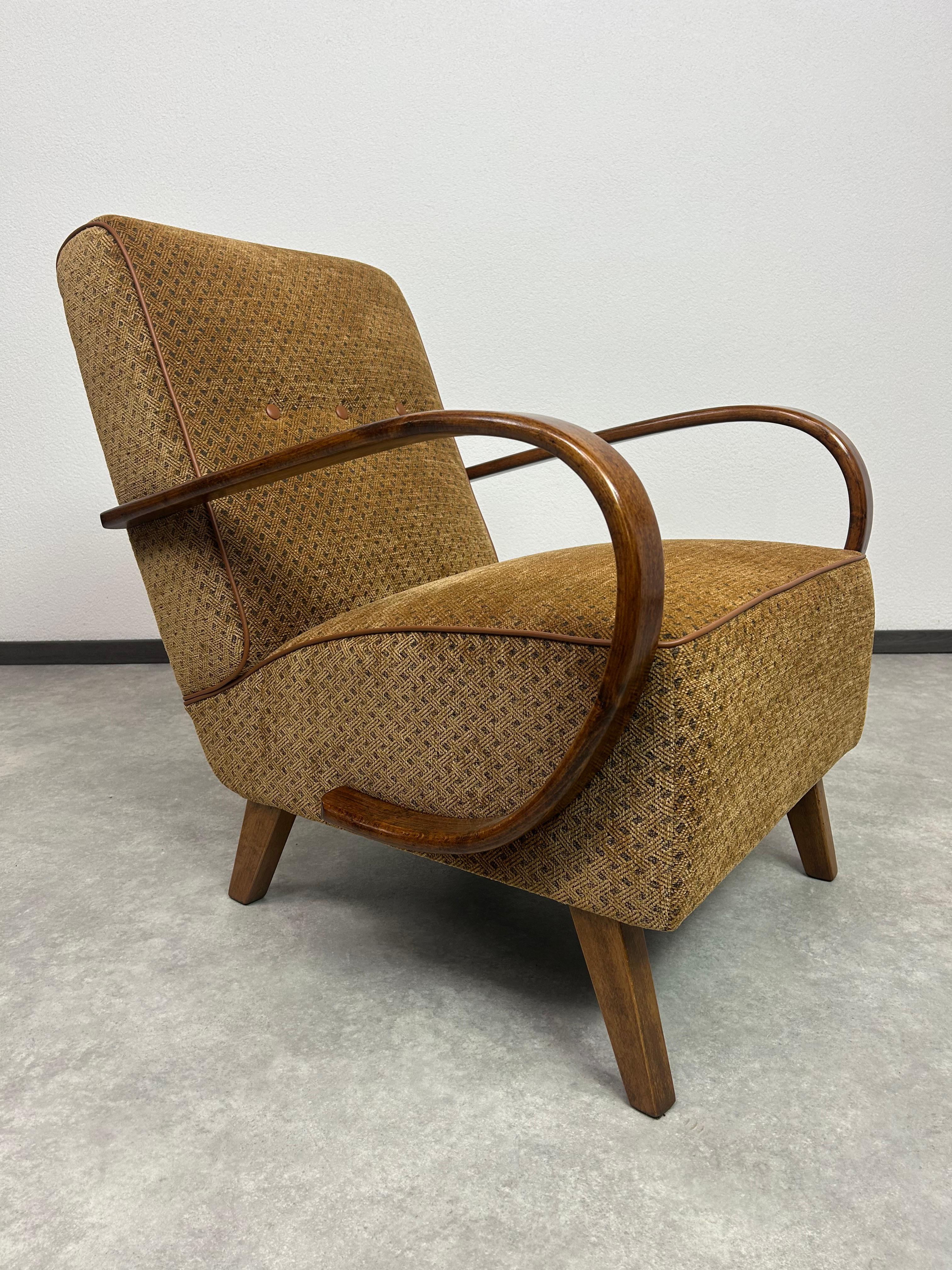 Art Deco Art deco armchairs by Jindřich Halabala
