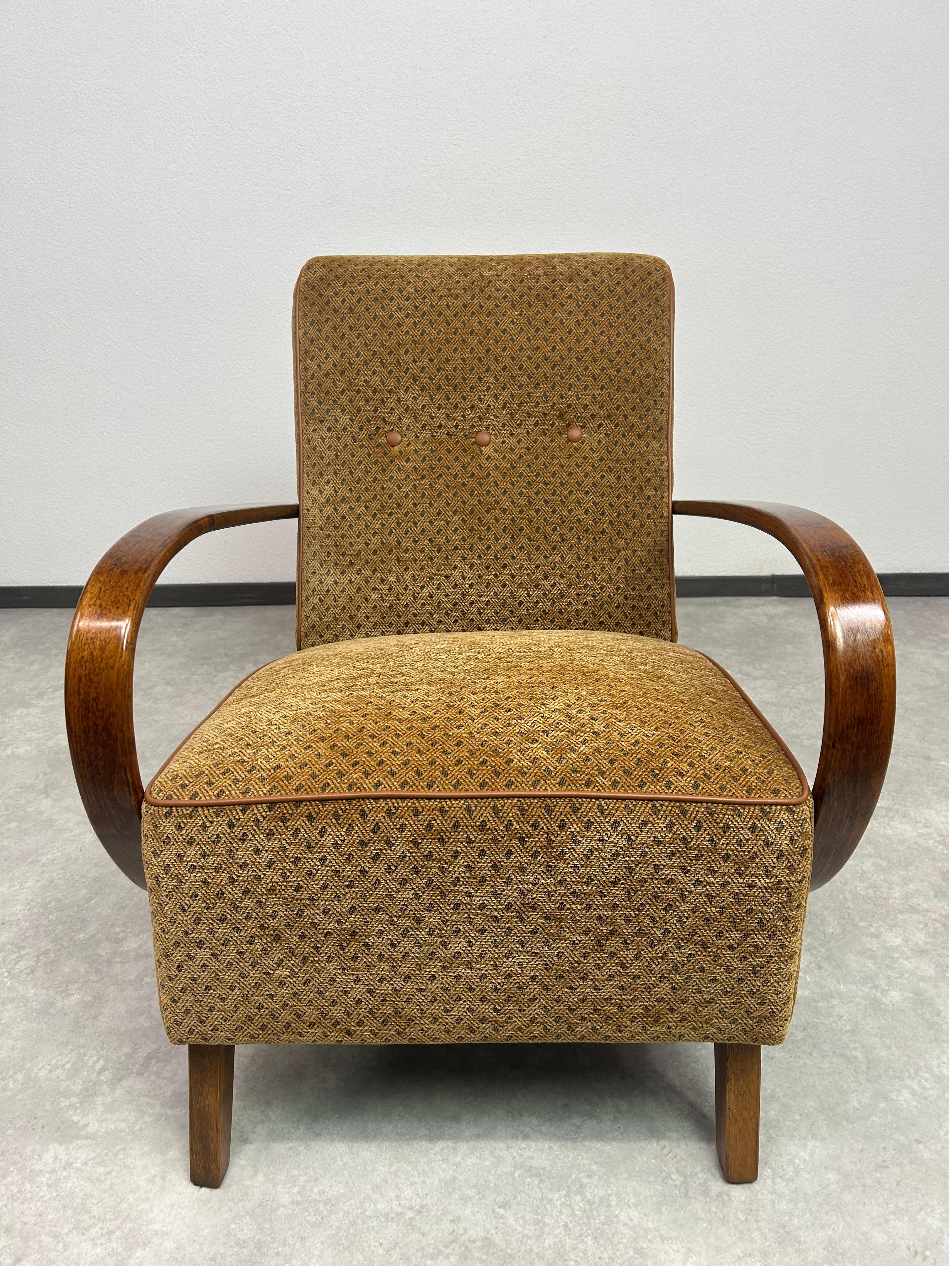 Slovak Art deco armchairs by Jindřich Halabala