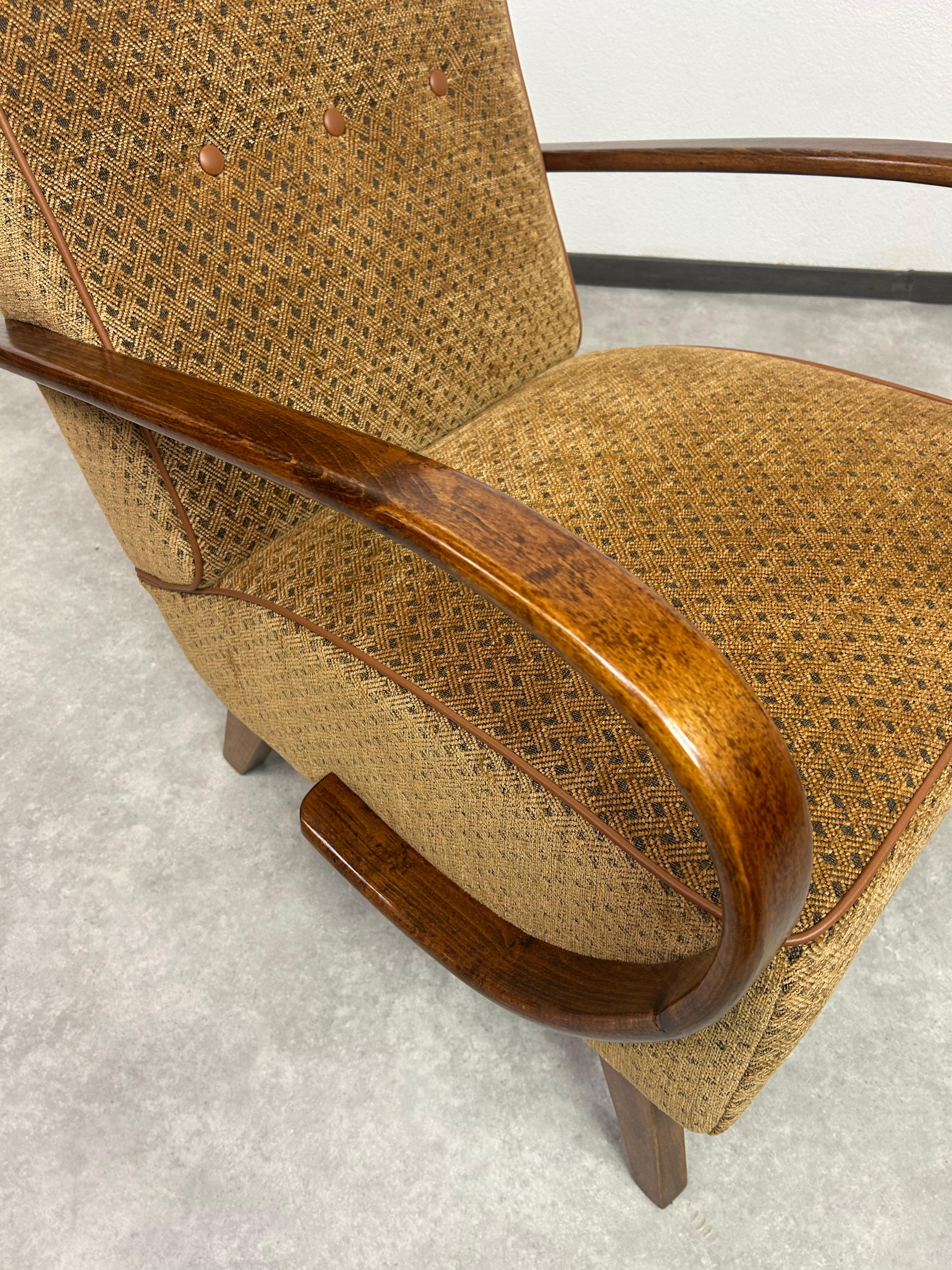 Fabric Art deco armchairs by Jindřich Halabala