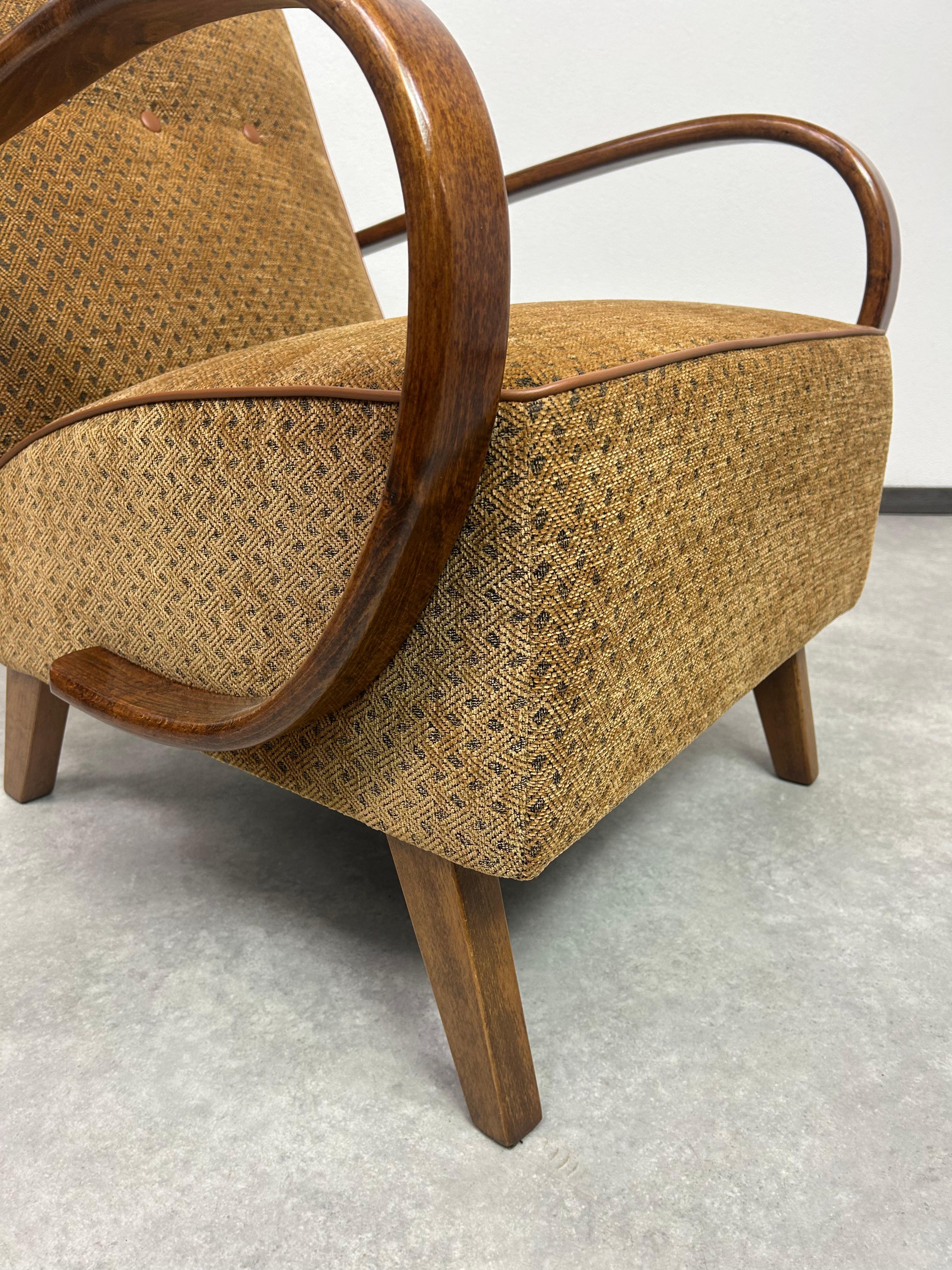 Art deco armchairs by Jindřich Halabala 1