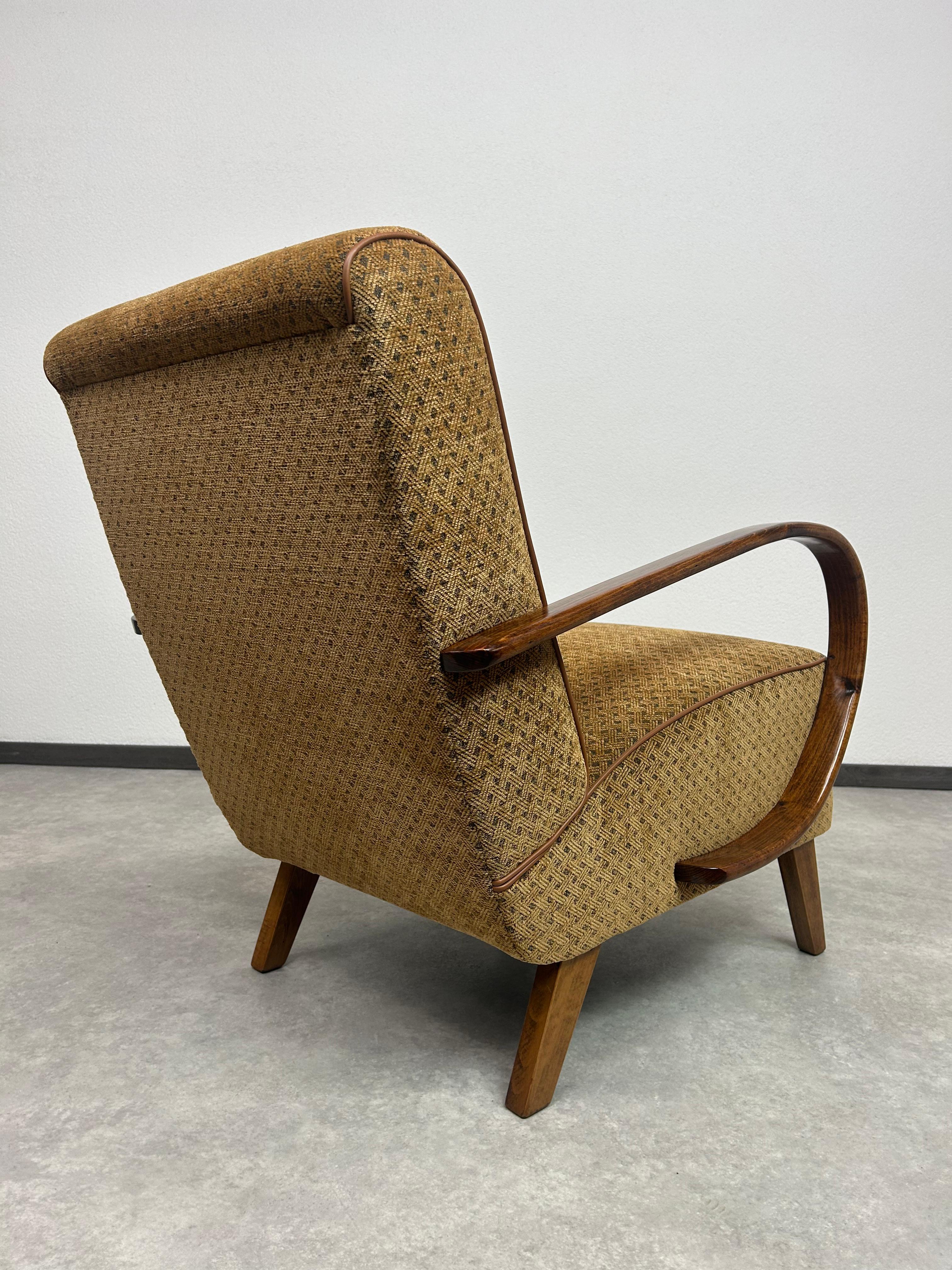 Art deco armchairs by Jindřich Halabala 2