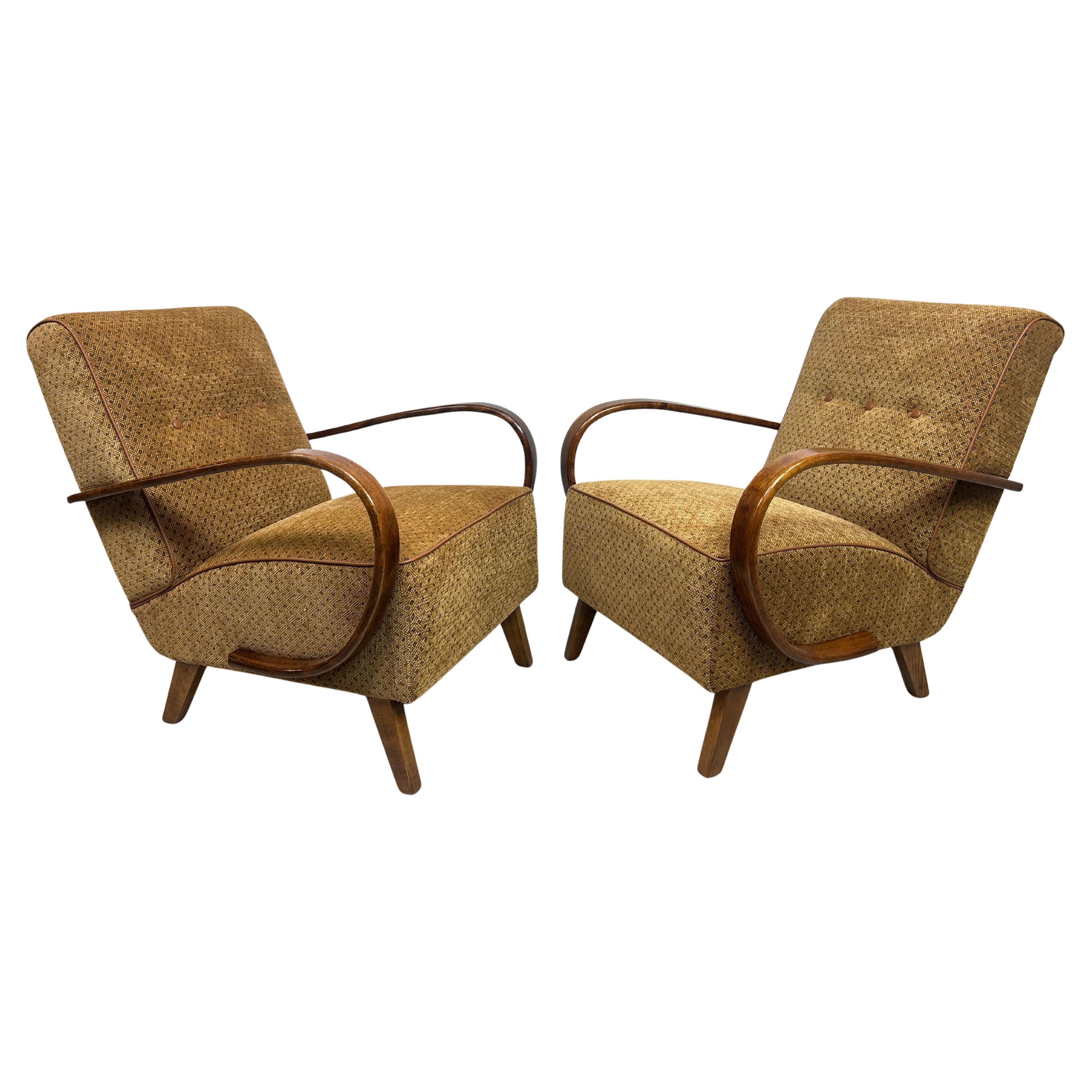 Art deco armchairs by Jindřich Halabala