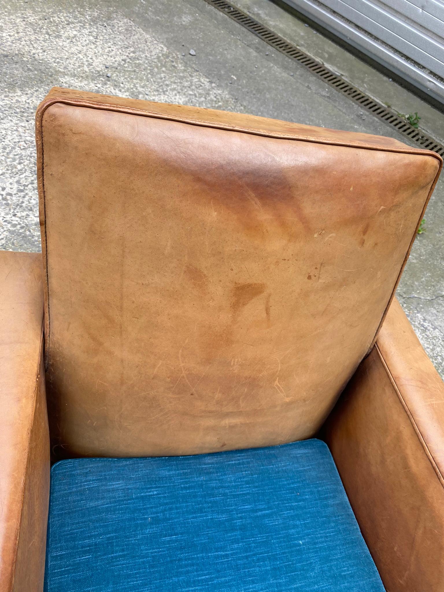 Art Deco Armchairs Covered in Leather, circa 1930 For Sale 5