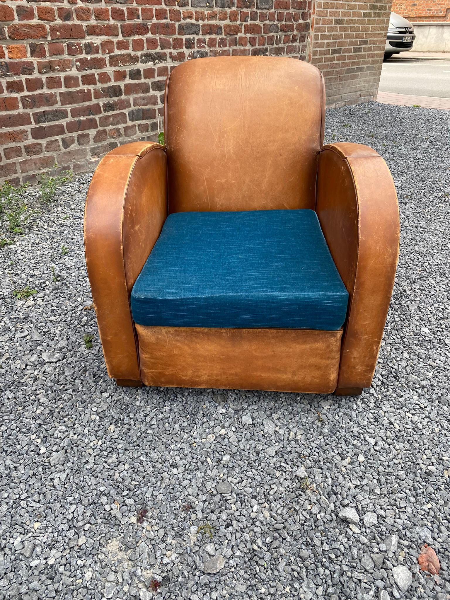 Art Deco Armchairs Covered in Leather, circa 1930 For Sale 1