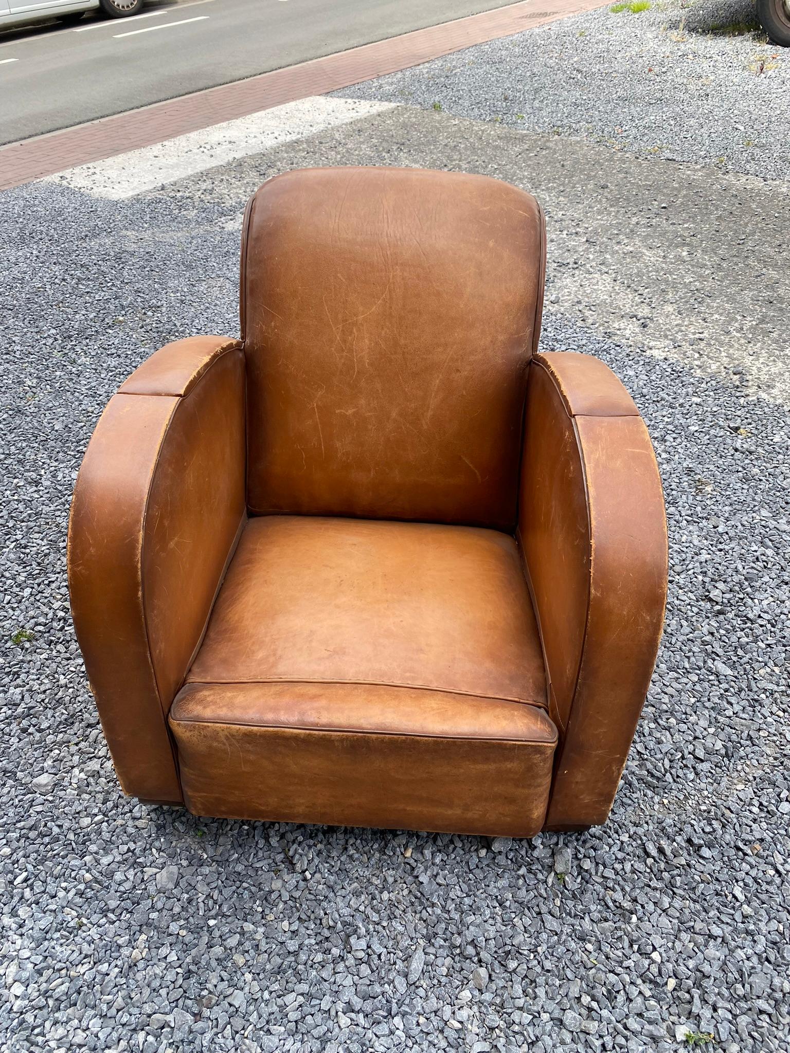 Art Deco Armchairs Covered in Leather, circa 1930 For Sale 4