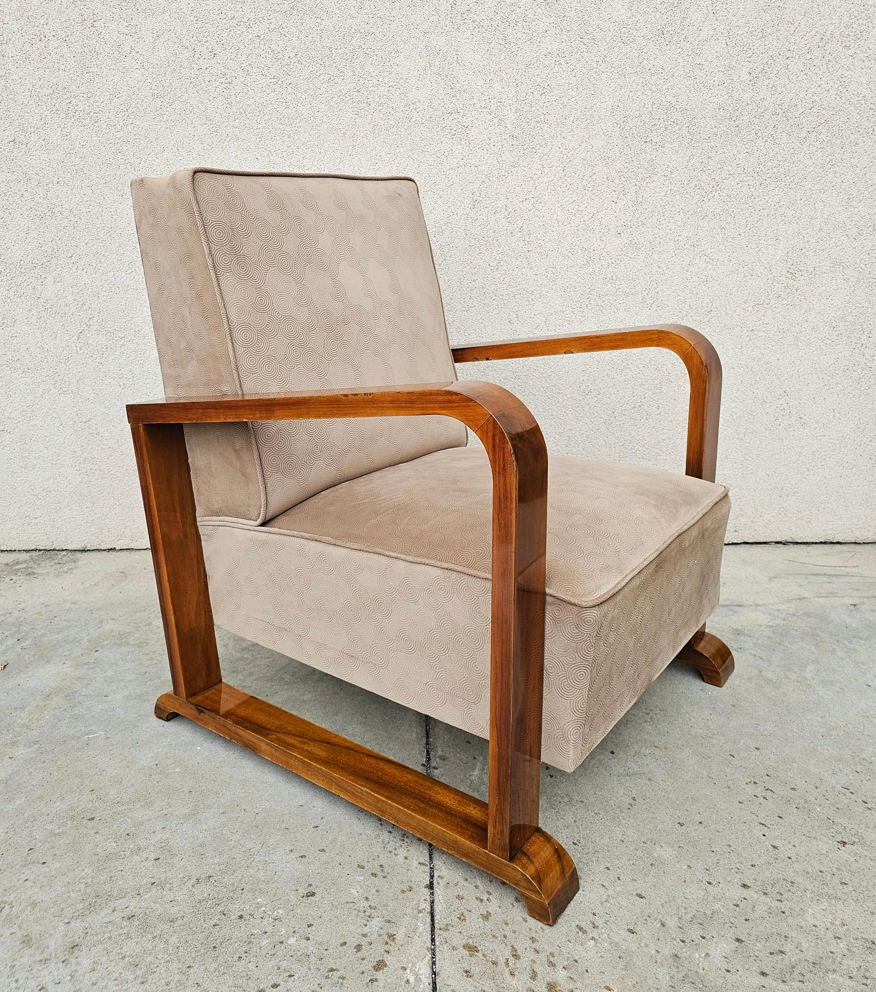 Art Deco Armchairs done in solid walnut, Austria 1920s In Good Condition For Sale In Beograd, RS
