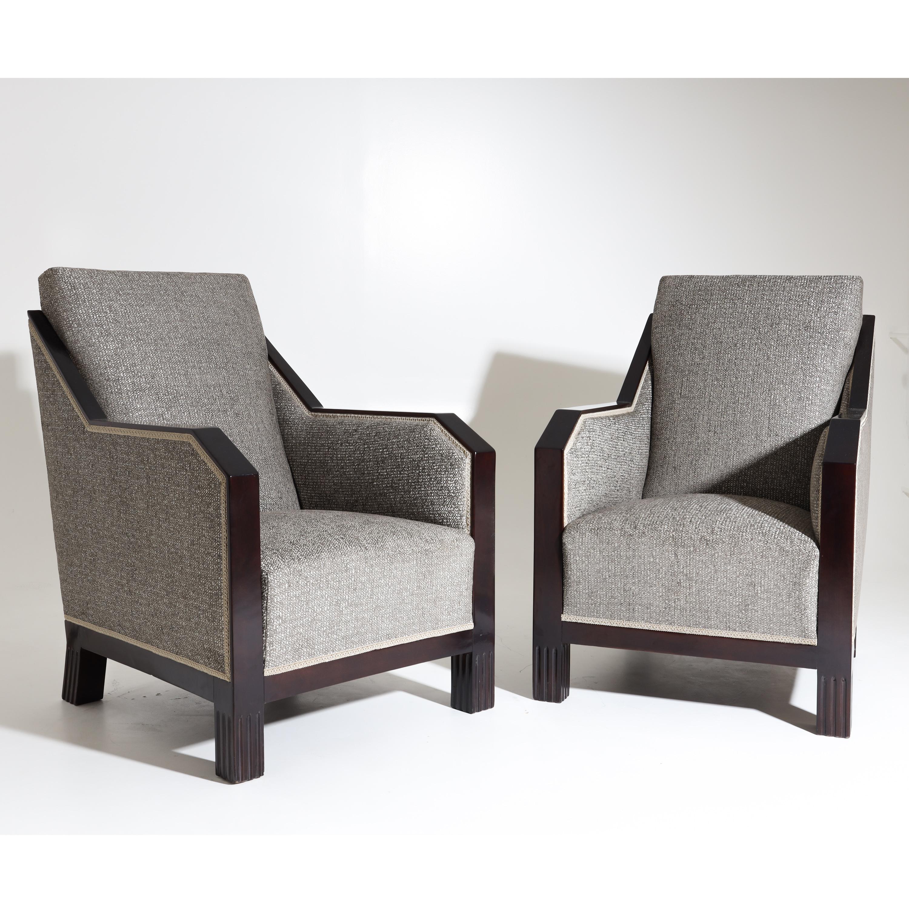 Pair of Art Deco armchairs with high backrests and straight armrests, standing on fluted legs. The armchairs have been newly covered on all sides with a high-quality silver-grey mottled fabric.
 