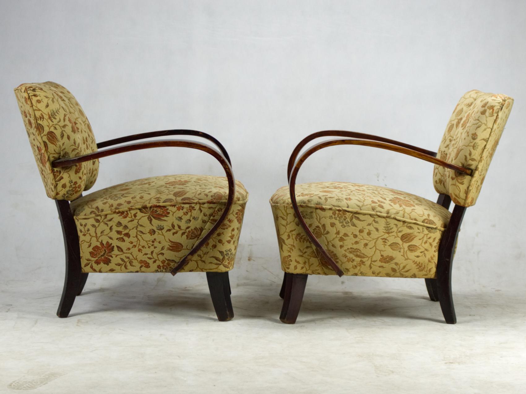 These armchairs, model H 237 were designed by Jindrich Halabala and produced in Czechoslovakia in the 1930s by UP Zavody Brno.
The chairs are in vintage condition and the springs and wood are very stable.