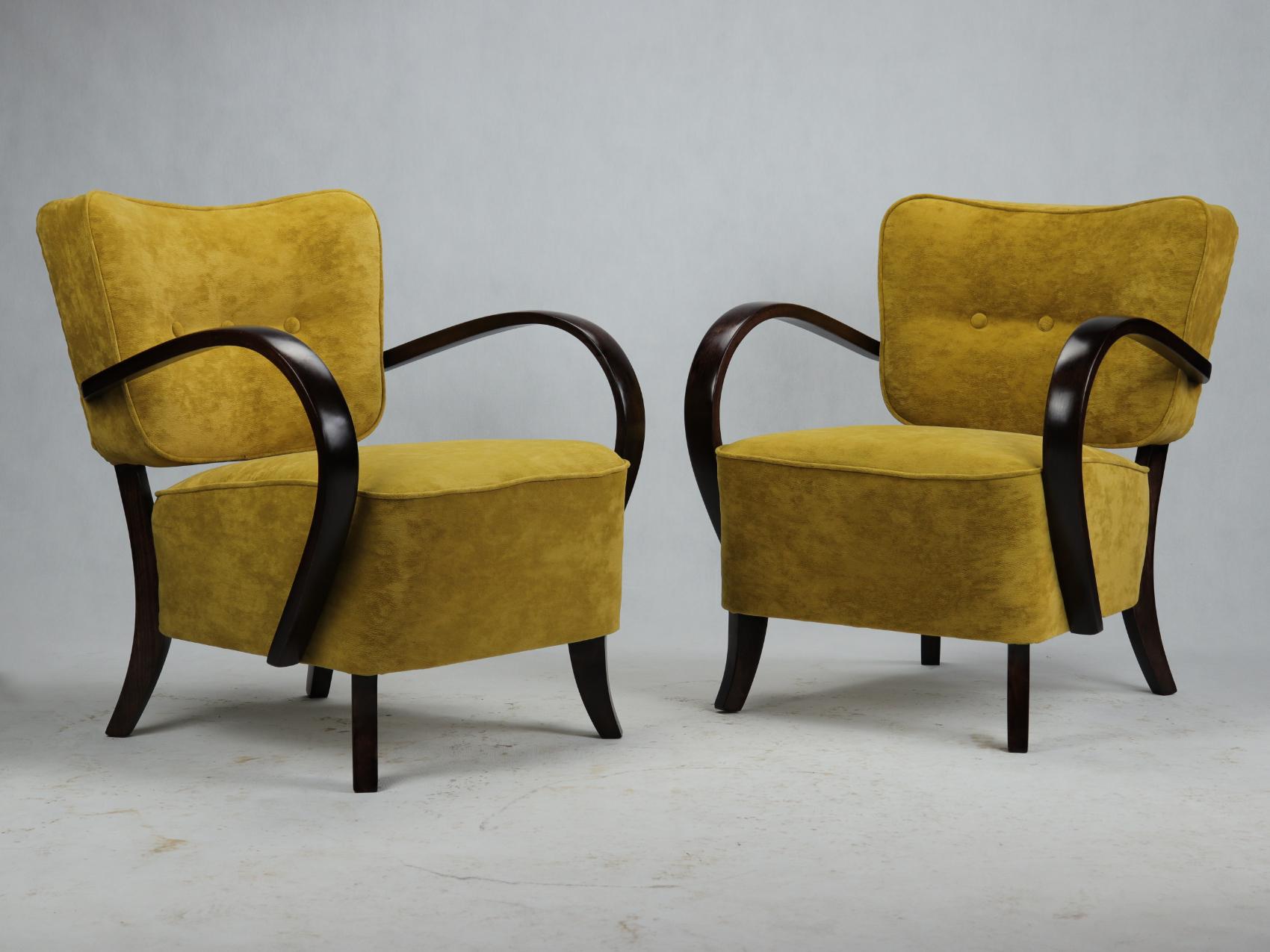 These armchairs, model H 237 were designed by Jindřich Halabala and produced in Czechoslovakia in the 1930s by UP Zavody Brno.
The chairs are completely restored, have new upholstery and the wood finish in French polish.