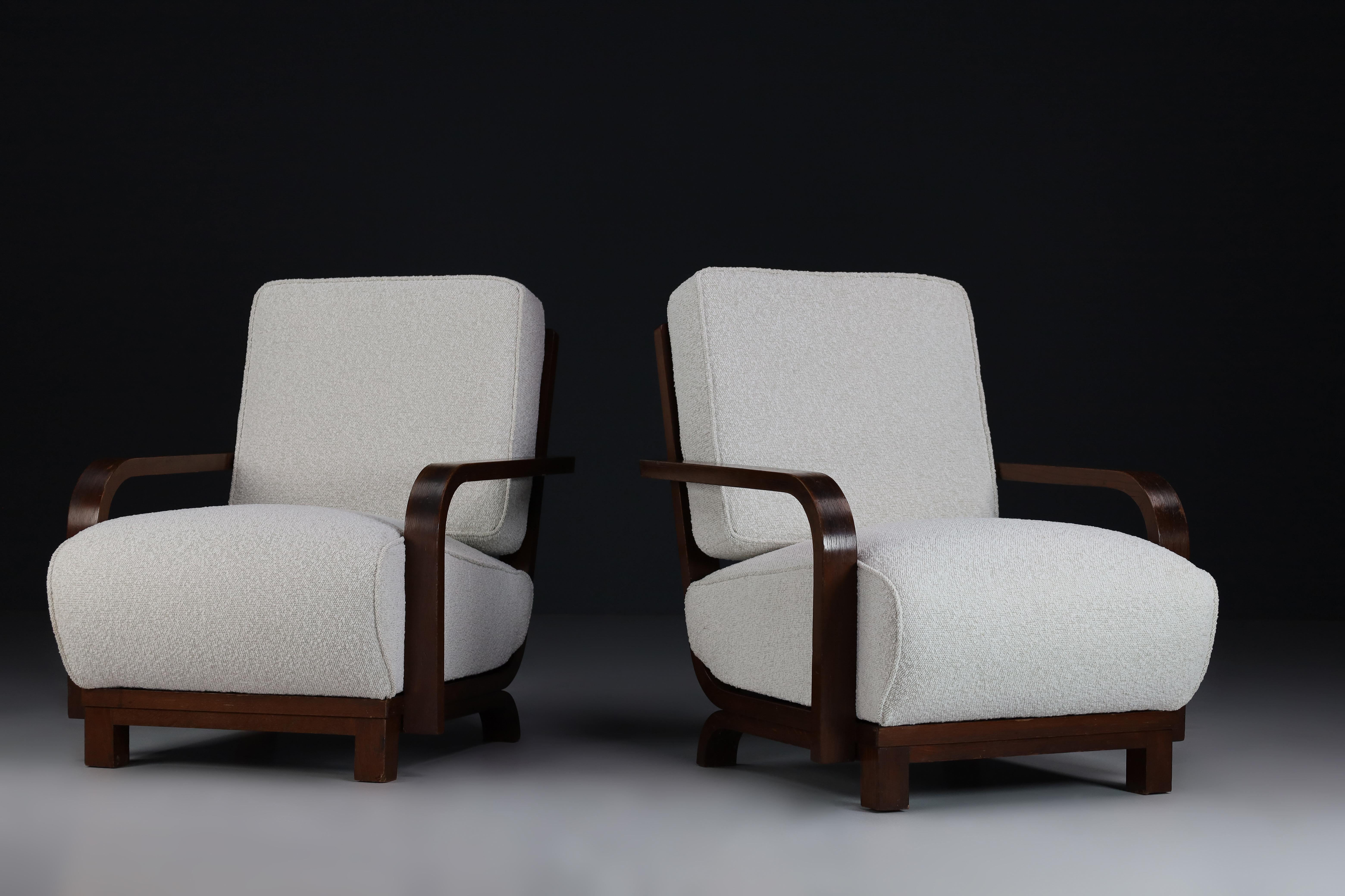 Art Deco Armchairs in Bentwood and Bouclé Upholstery, Prague, the 1930s In Good Condition In Almelo, NL