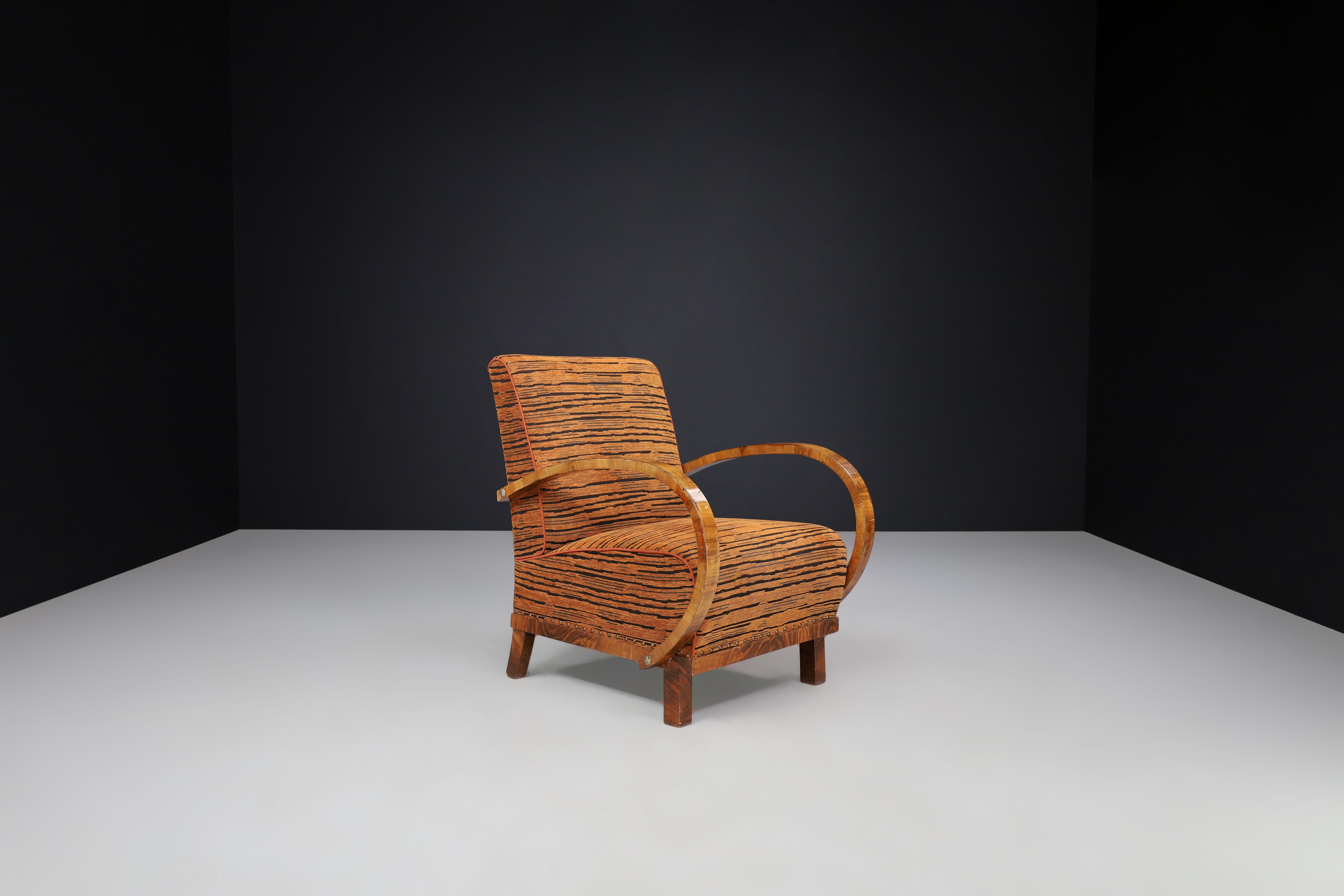 Art déco-Sessel aus Nussbaumholz mit neuer Polsterung, Österreich 1930er Jahre im Angebot 3