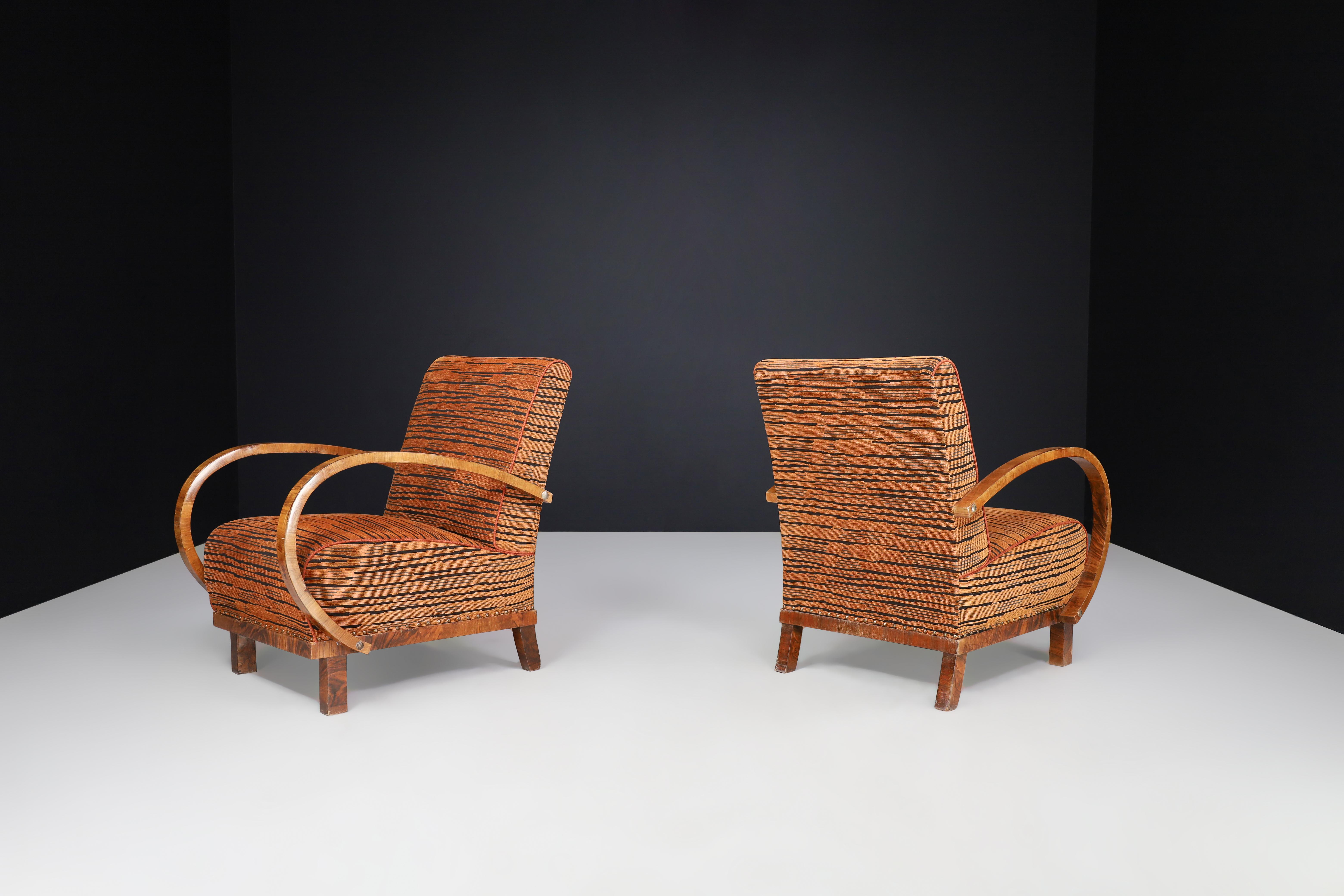 Austrian Art Deco Armchairs in Walnut in New Upholstery, Austria 1930s For Sale