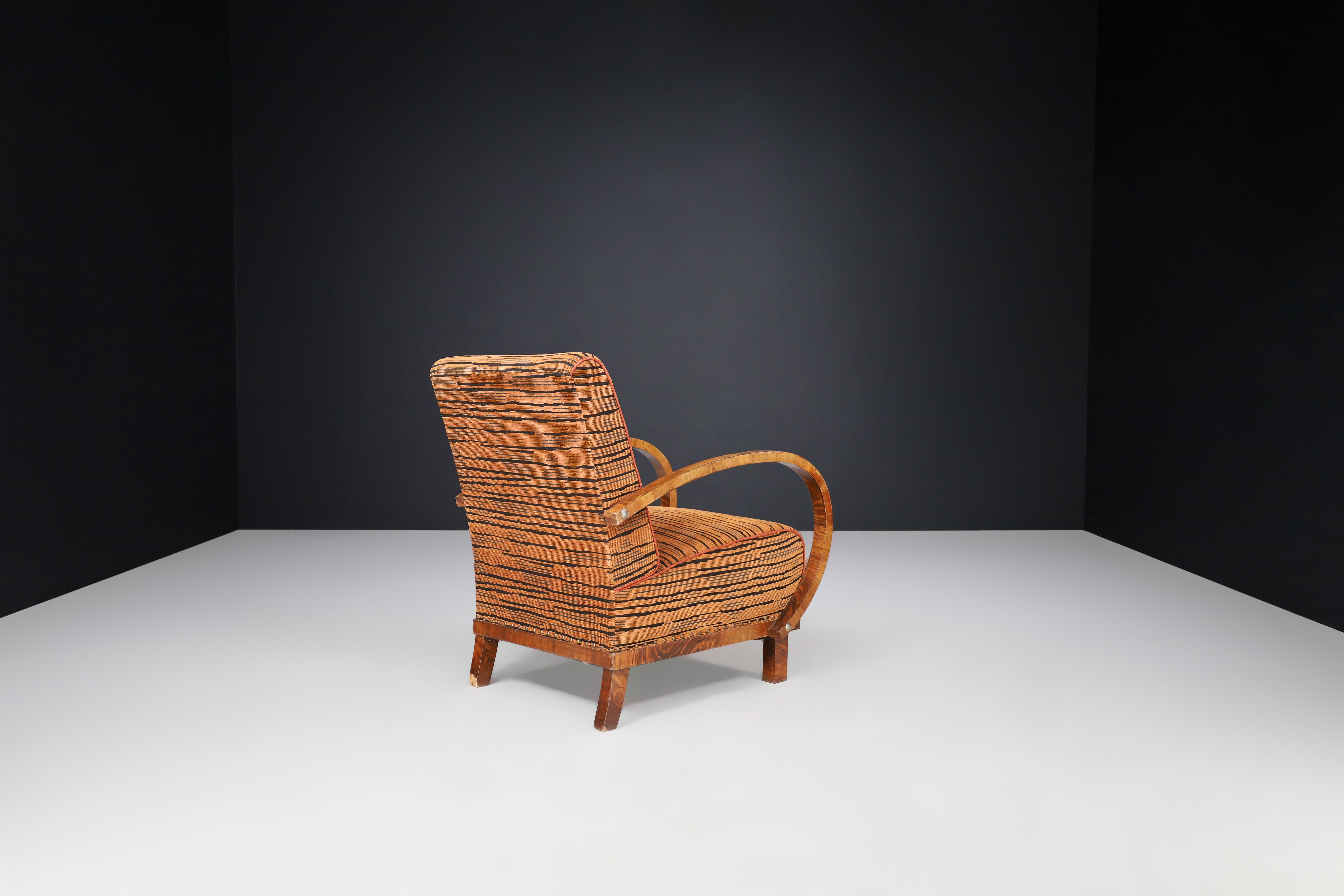 Art déco-Sessel aus Nussbaumholz mit neuer Polsterung, Österreich 1930er Jahre (20. Jahrhundert) im Angebot