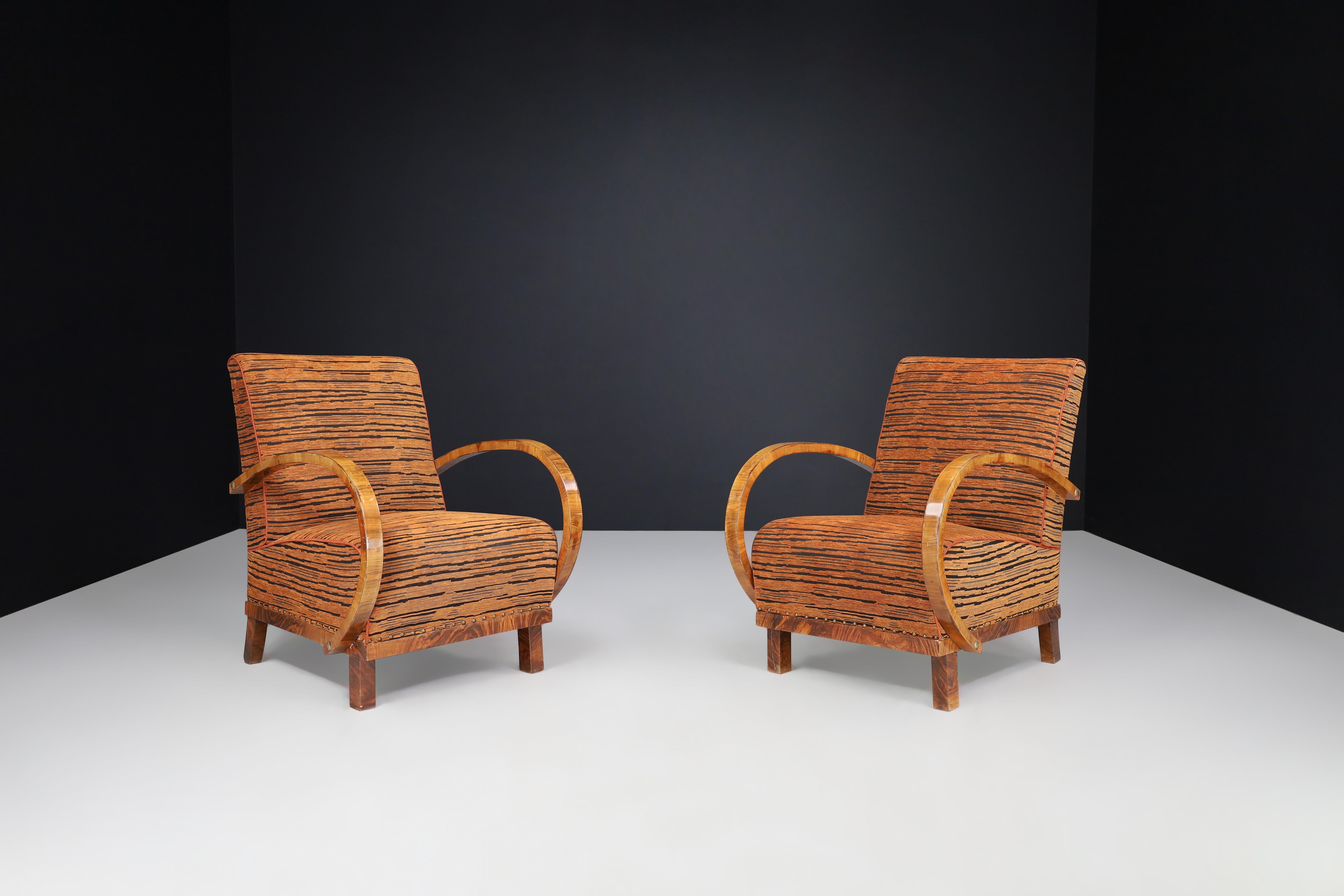 20th Century Art Deco Armchairs in Walnut in New Upholstery, Austria 1930s For Sale