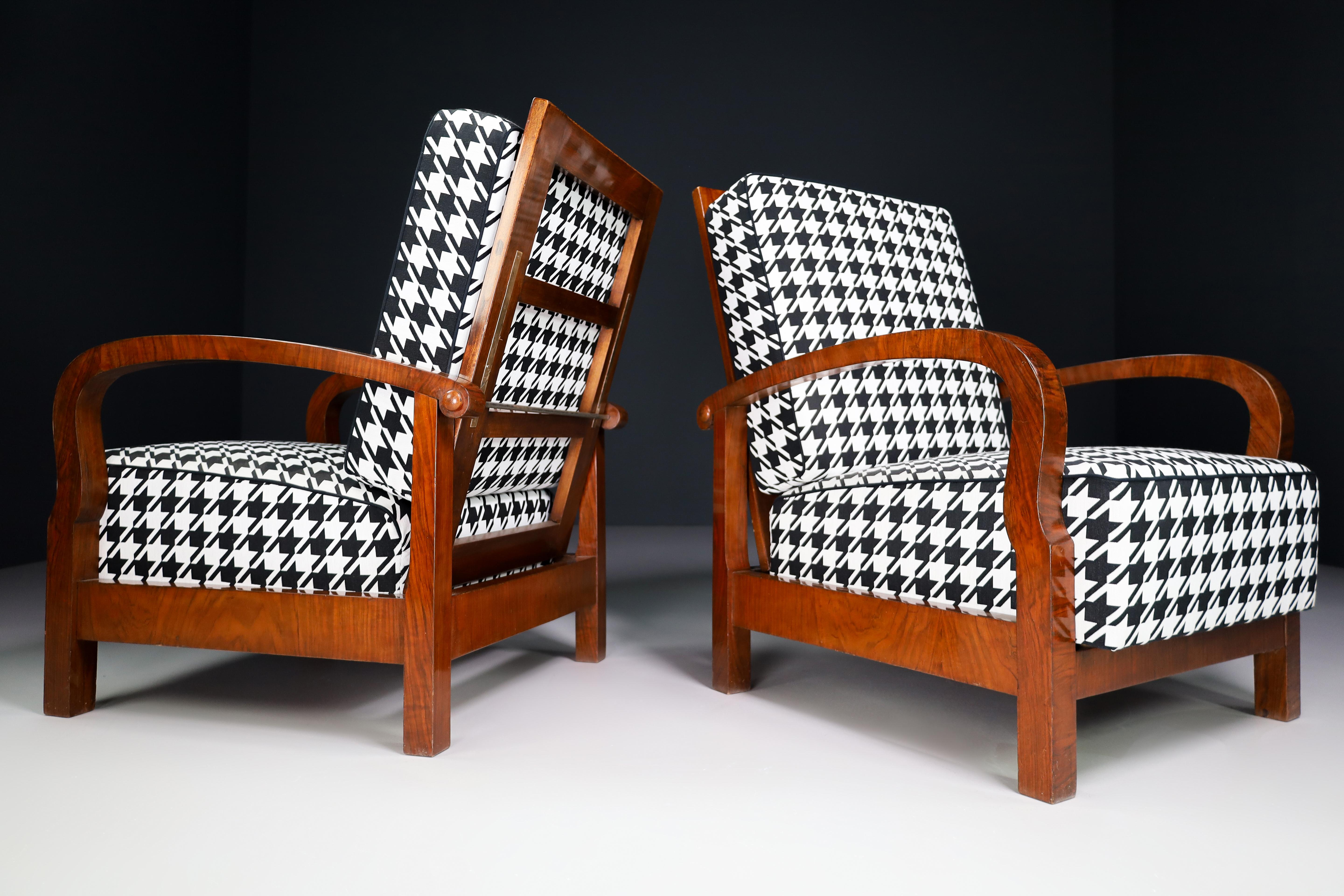 Art Deco Armchairs in Walnut and Reupholstered Fabric, Praque 1930s In Good Condition For Sale In Almelo, NL