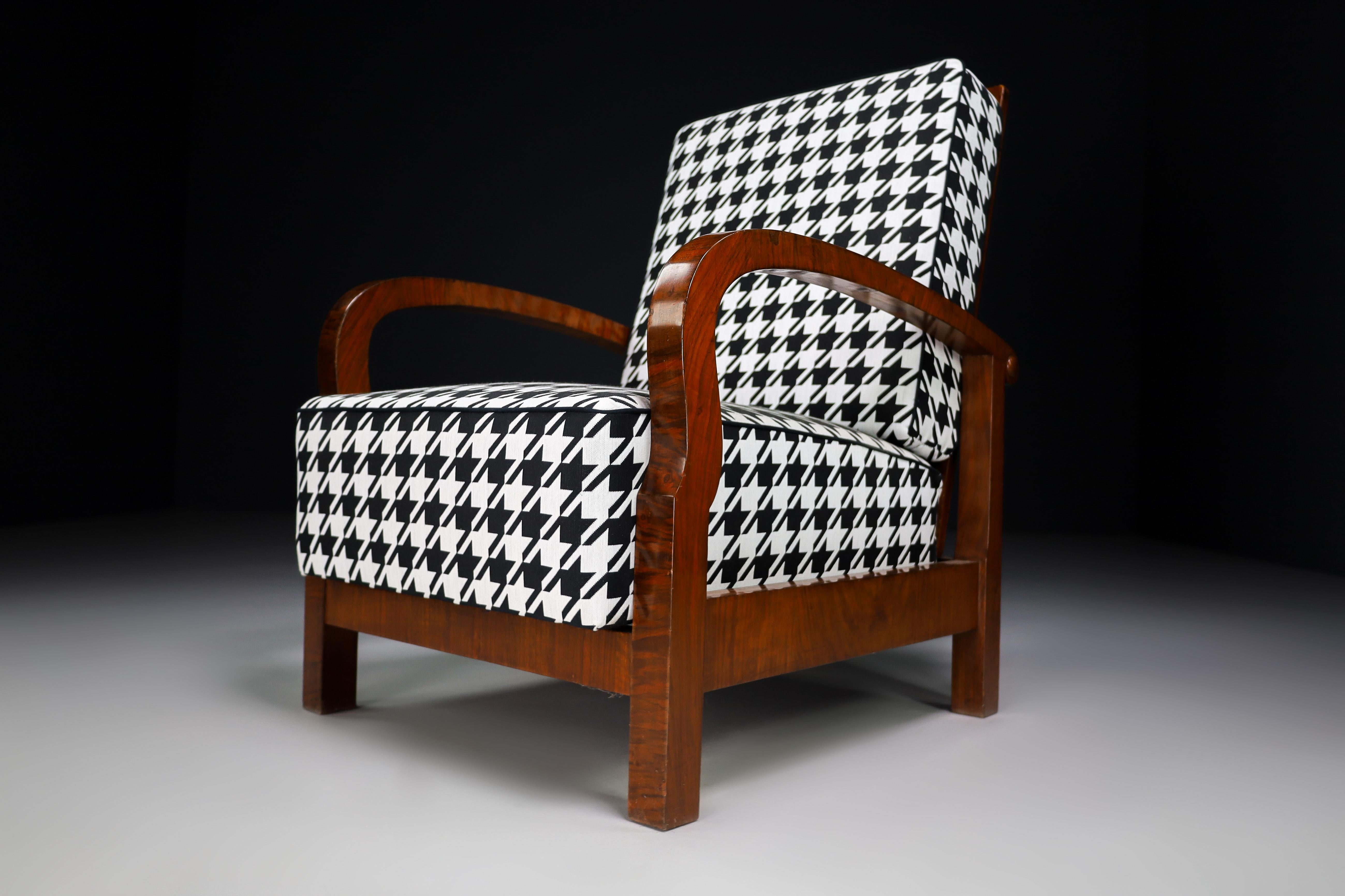 Art Deco Armchairs in Walnut and Reupholstered Fabric, Praque 1930s For Sale 4