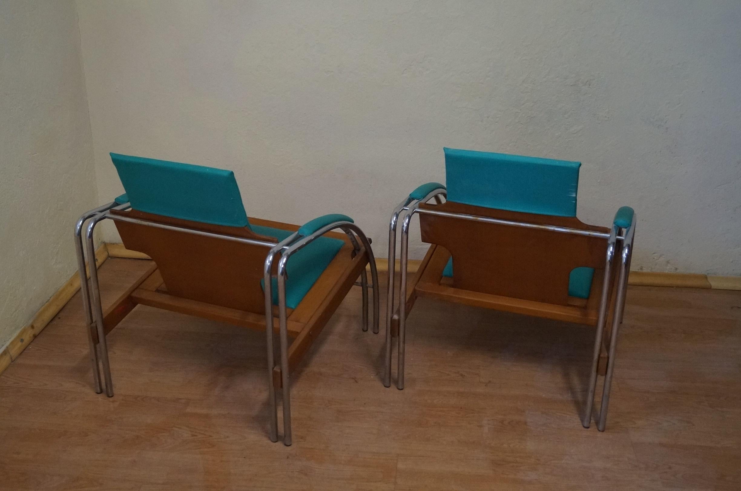 Nous vous présentons les fauteuils du célèbre designer tchèque J. Halabal provenant de Prague, en République tchèque. Jindrich Halabala - (un designer tchèque classé parmi les créateurs les plus remarquables de la période moderne. L'apogée de sa
