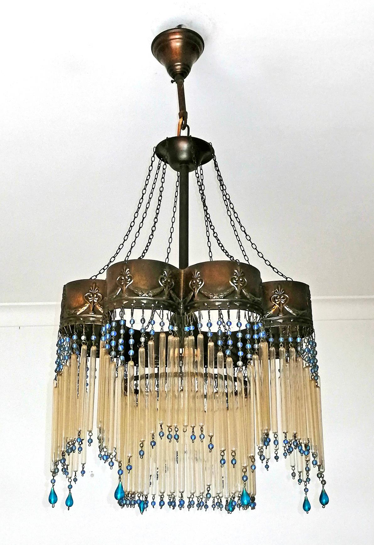 French midcentury Art Deco/Art Nouveau chandelier in amber blue beaded glass.
Measures: Diameter 33 cm
Height 66 cm.
One-light bulb E27 / Good working condition/European wiring.
Your item will be carefully packed. Assembly required. Bulbs not
