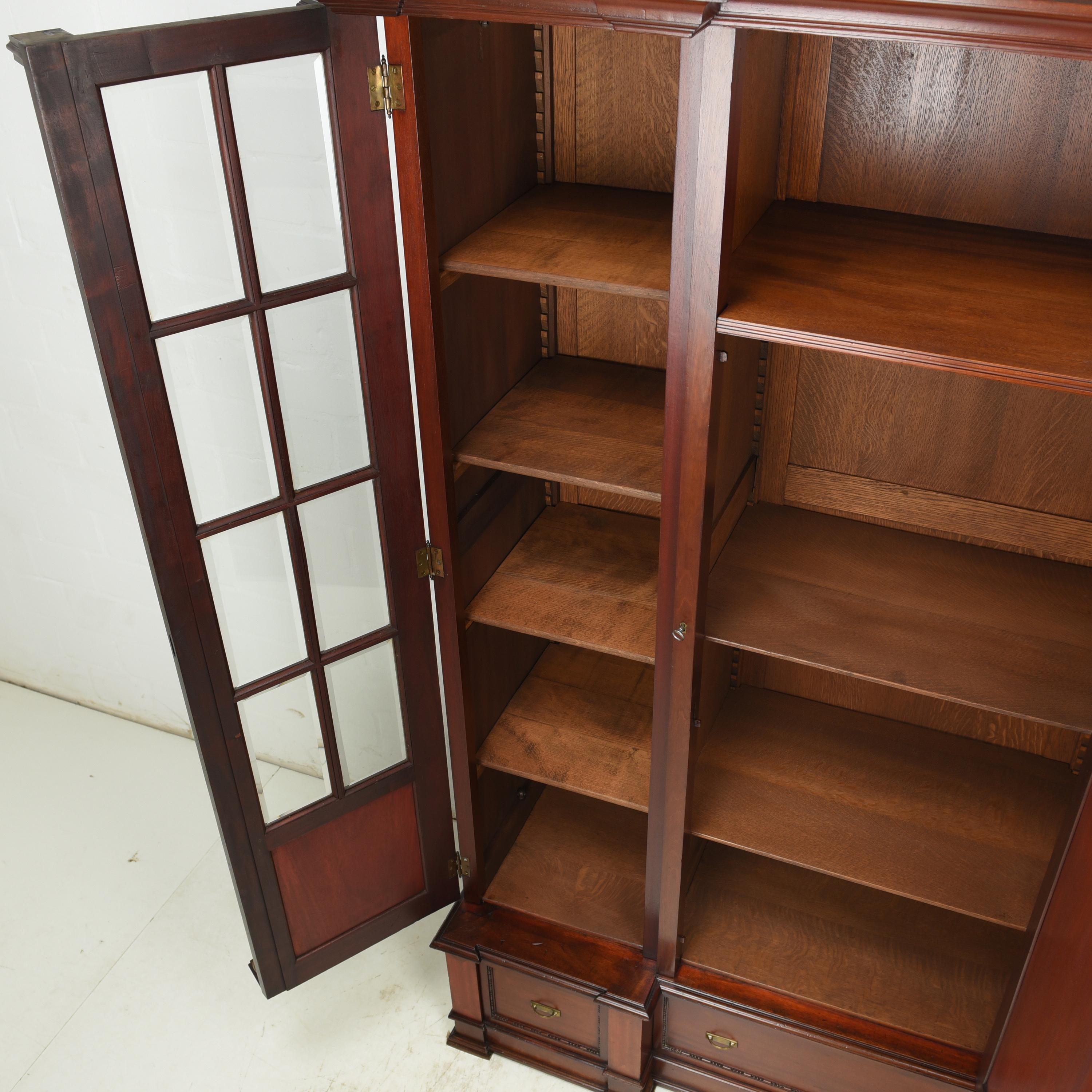 Art Deco / Art Nouveau Bookcase Display Cabinet, 1920 In Good Condition For Sale In Lüdinghausen, DE