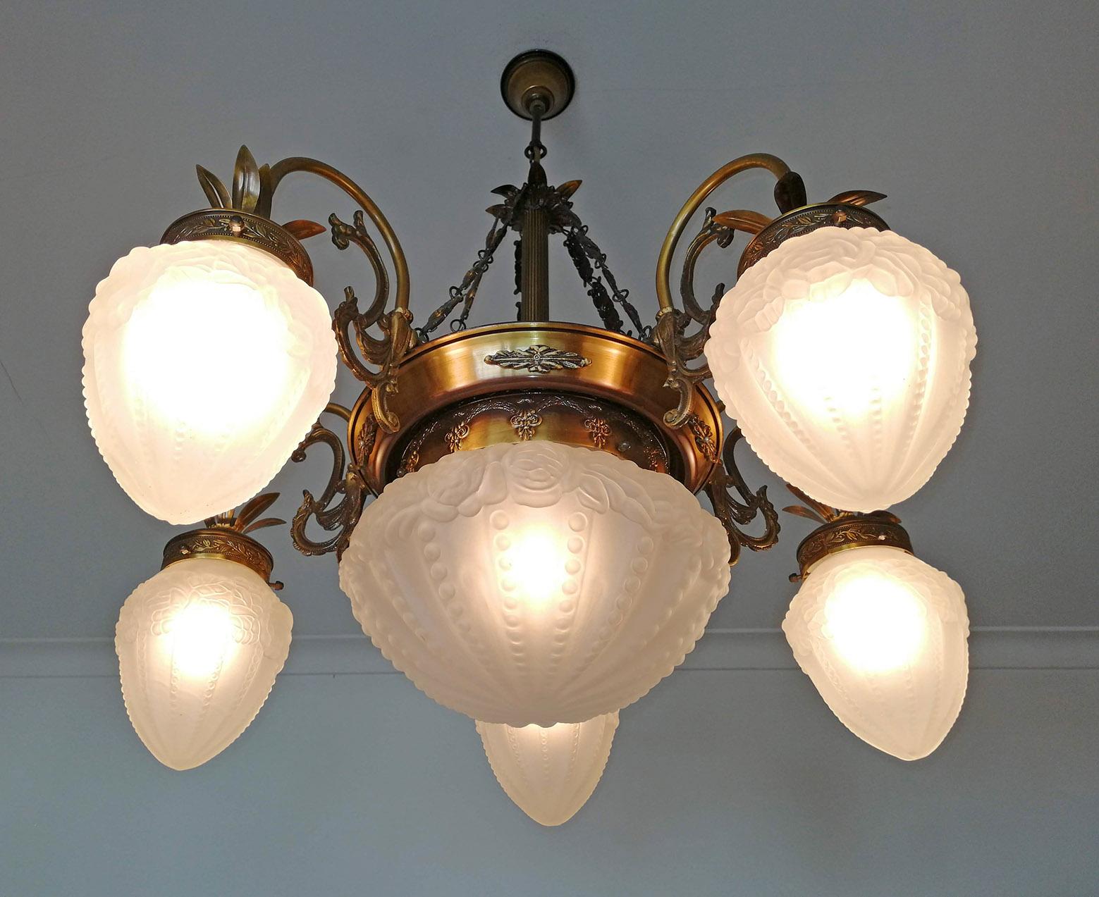 Art Decó Art Nouveau Lámpara de Cristal Estilo Degué Color Oro y Bronce en venta 1