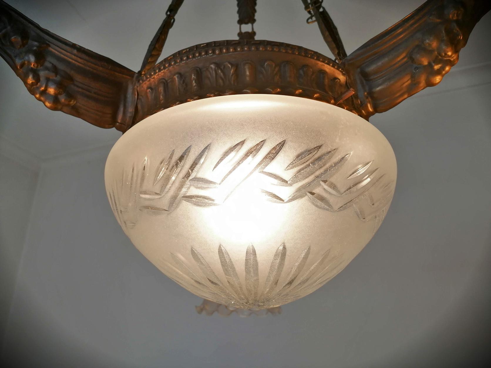 Art Deco & Art Nouveau in Degué Style Cut Glass 4-Light Chandelier, circa 1920 For Sale 4