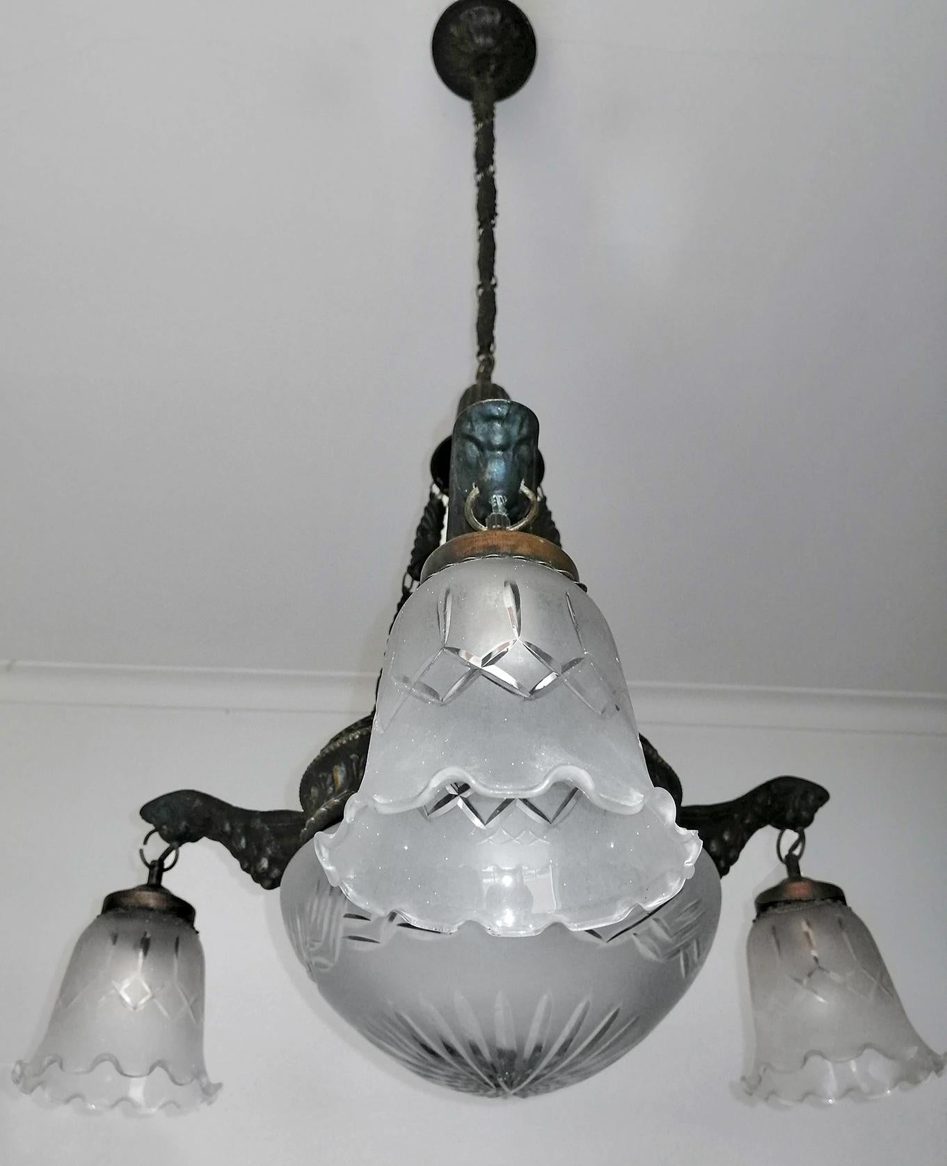 Dépoli Lustre à 4 lumières Art Déco & Art Nouveau en verre taillé de style Degué, circa 1920 en vente