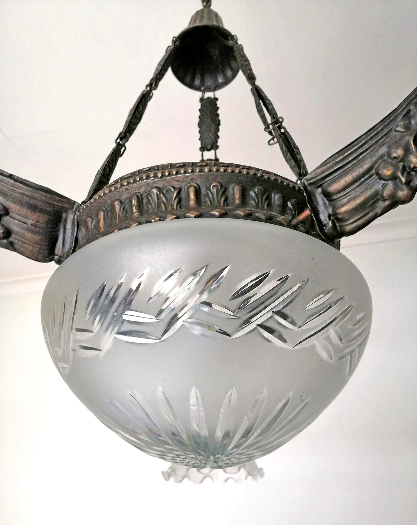 20th Century Art Deco & Art Nouveau in Degué Style Cut Glass 4-Light Chandelier, circa 1920 For Sale