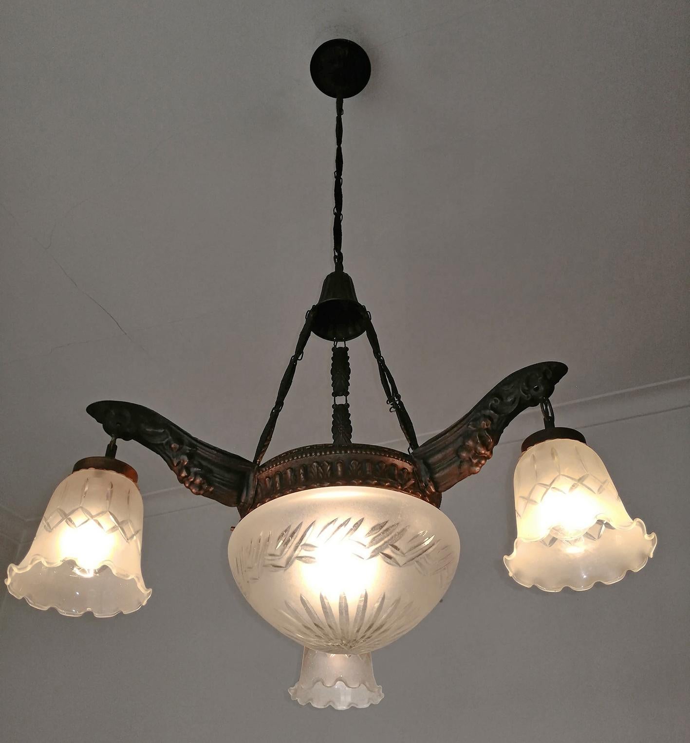 Art Deco & Art Nouveau in Degué Style Cut Glass 4-Light Chandelier, circa 1920 For Sale 2