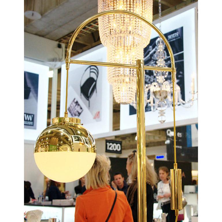 Ottone Art Deco, Art Nouveau Lampada da terra regolabile in altezza, Re Edition in vendita
