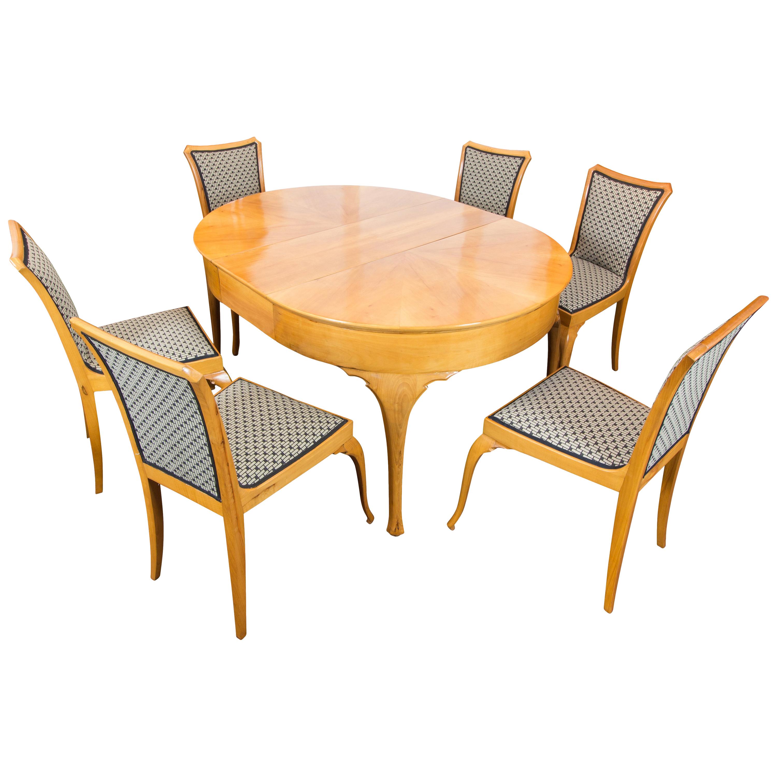 Art Deco / Art Nouveau Birnenholz-Esstisch-Set: Tisch und sechs Stühle