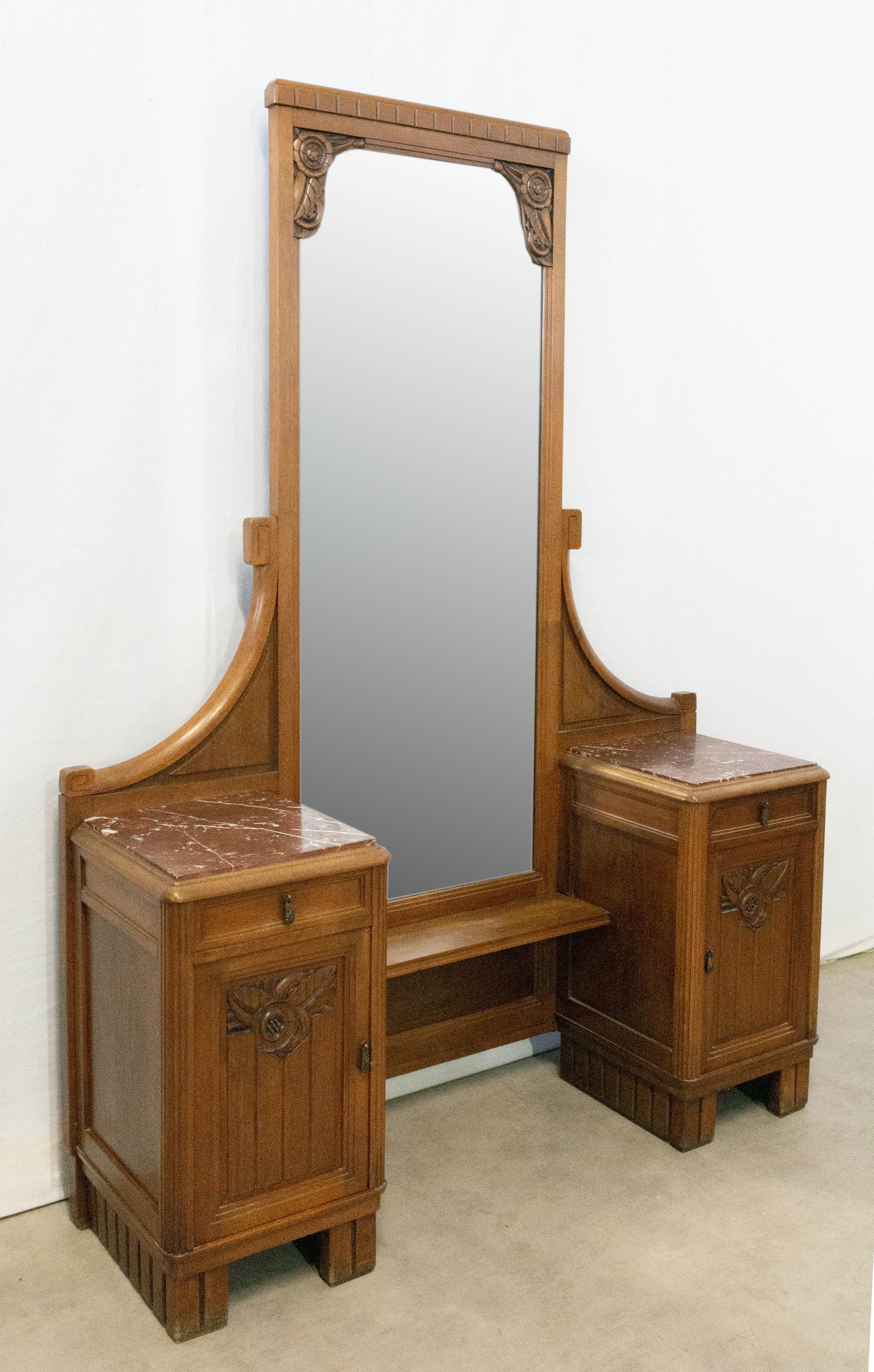 Dressing table with central psyche mirror Art Deco, circa 1930.
Side tables either side with a drawer and a cupboard eachone.
Beveled mirror with a small shelve shelf at its base.
Very good vintage condition.
