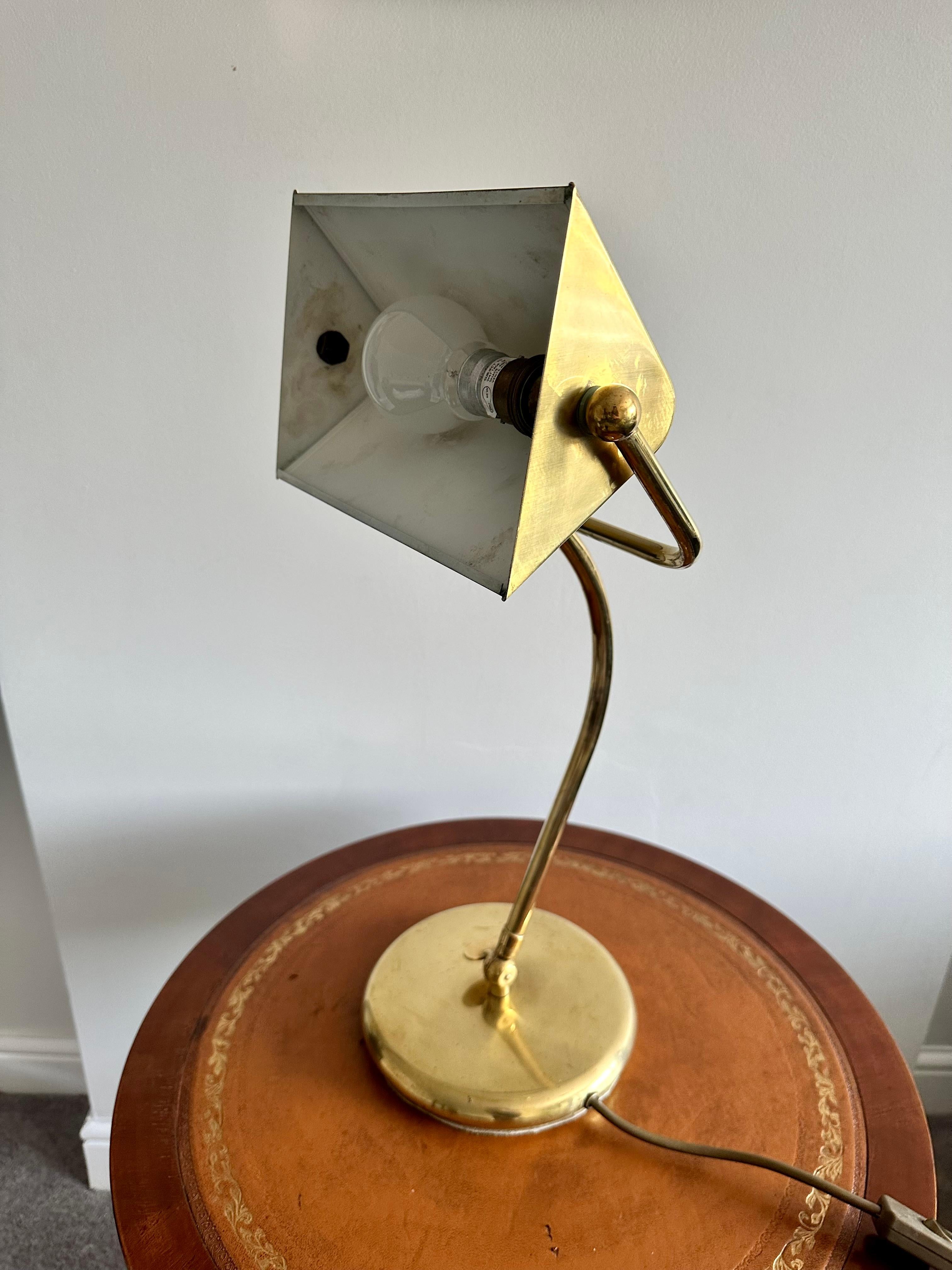 Art d�éco Lampe de table Art Déco pour banquier en laiton articulé