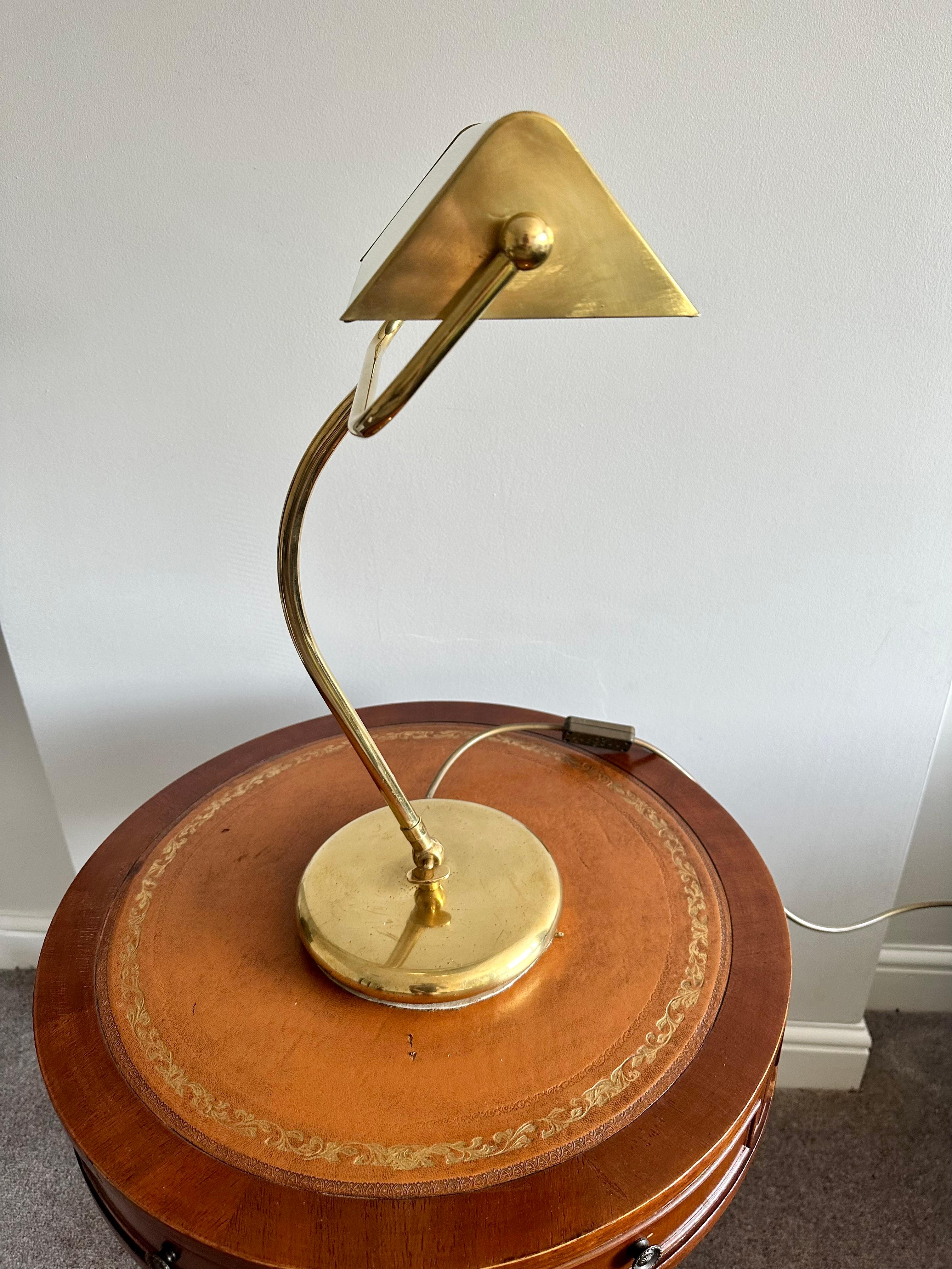 Fait main Lampe de table Art Déco pour banquier en laiton articulé