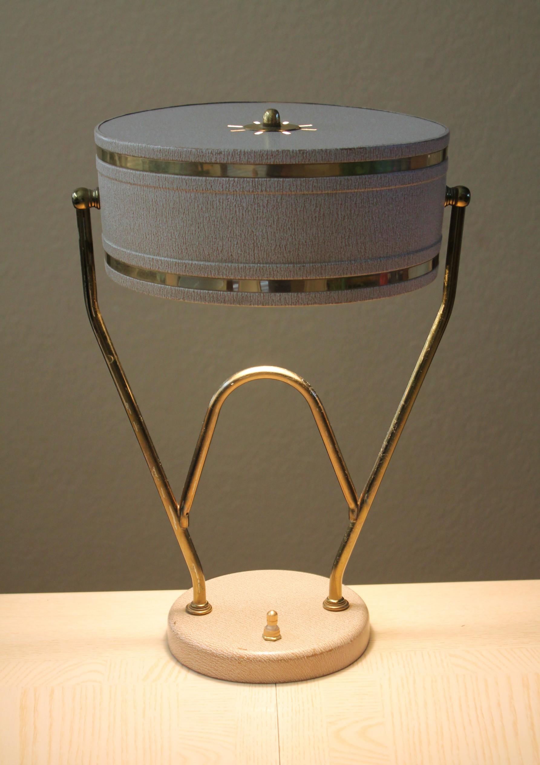 Lampe de bureau articulée Art Déco 1939 NYWF Rare cuir simulé métallique en vente 1