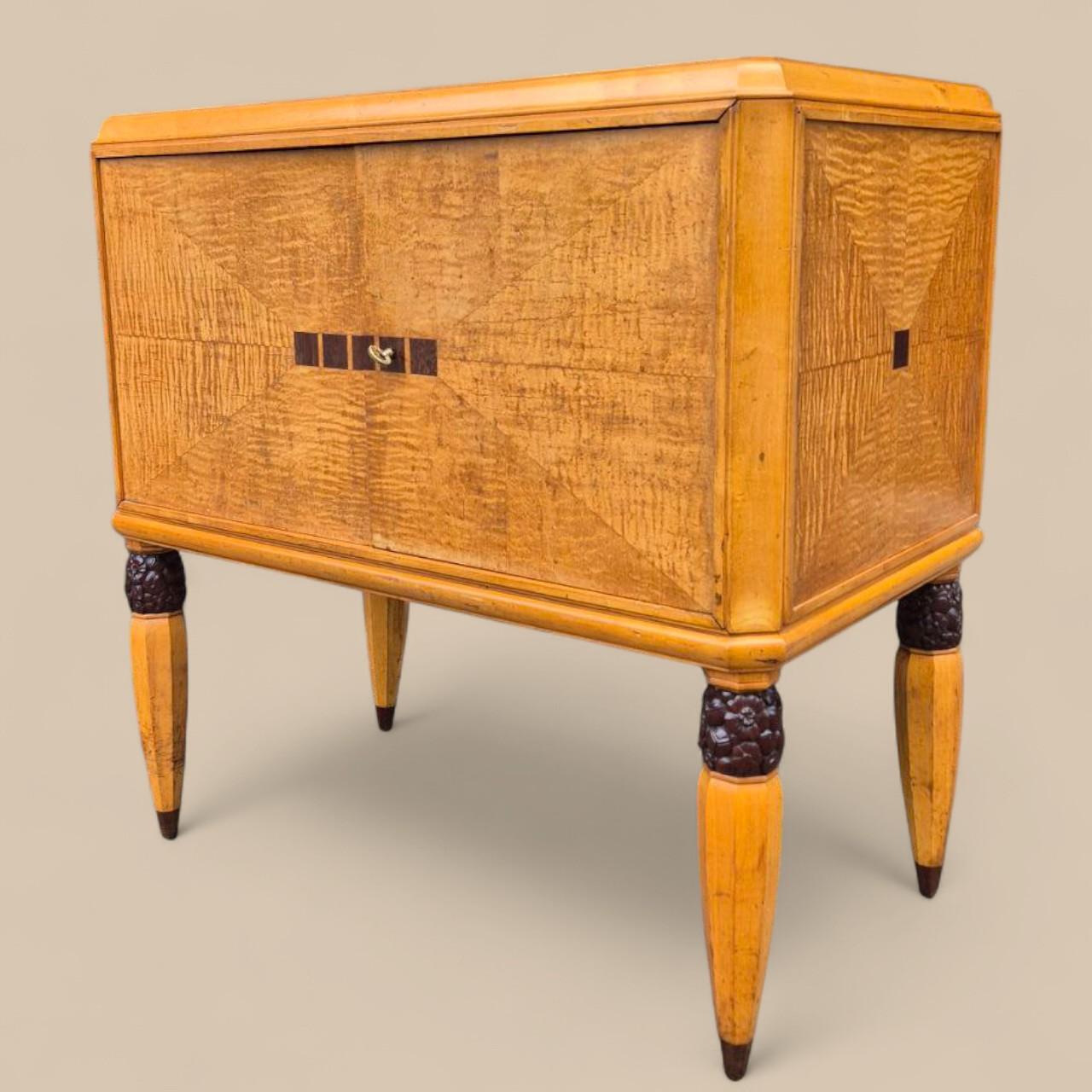 Aparador Art Decó de chapa de fresno - circa 1930 - Elegante aparador de época en venta 4