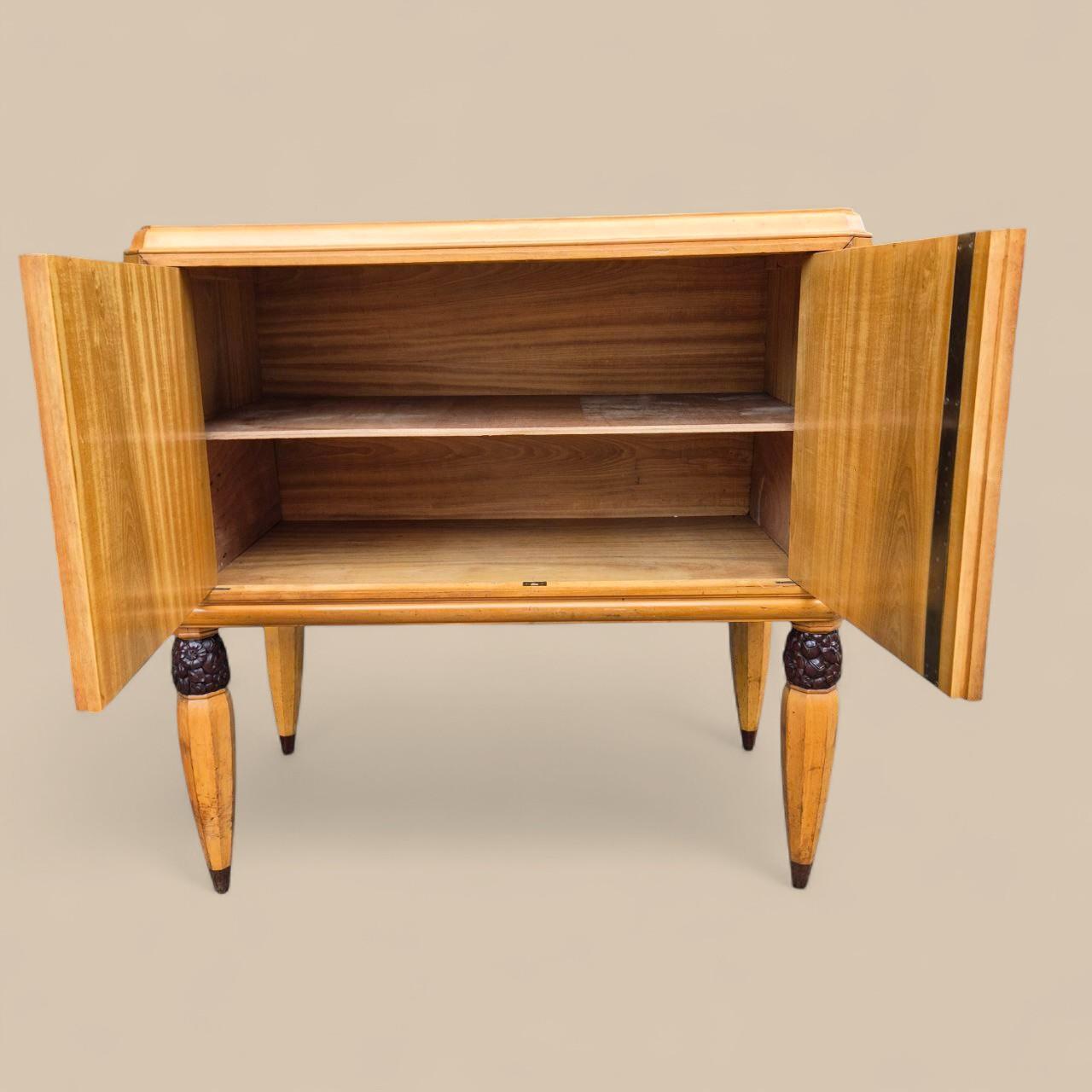 Aparador Art Decó de chapa de fresno - circa 1930 - Elegante aparador de época en venta 8