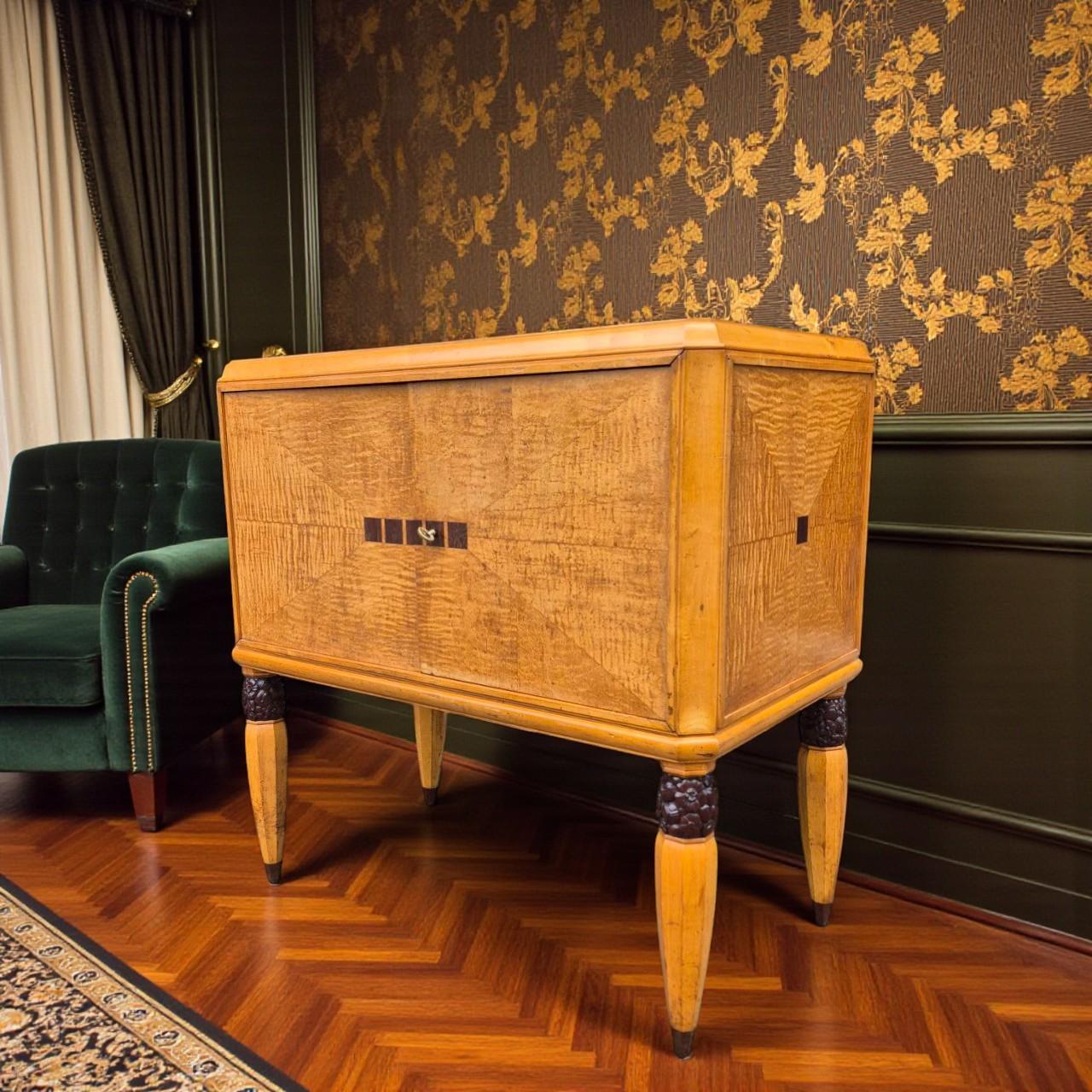 Aparador Art Decó de chapa de fresno - circa 1930 - Elegante aparador de época Francés en venta