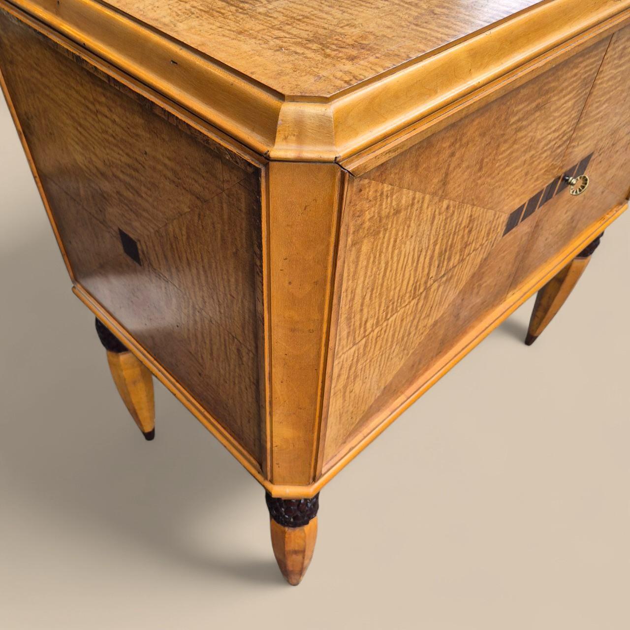 Aparador Art Decó de chapa de fresno - circa 1930 - Elegante aparador de época en Bueno estado para la venta en NICE, FR