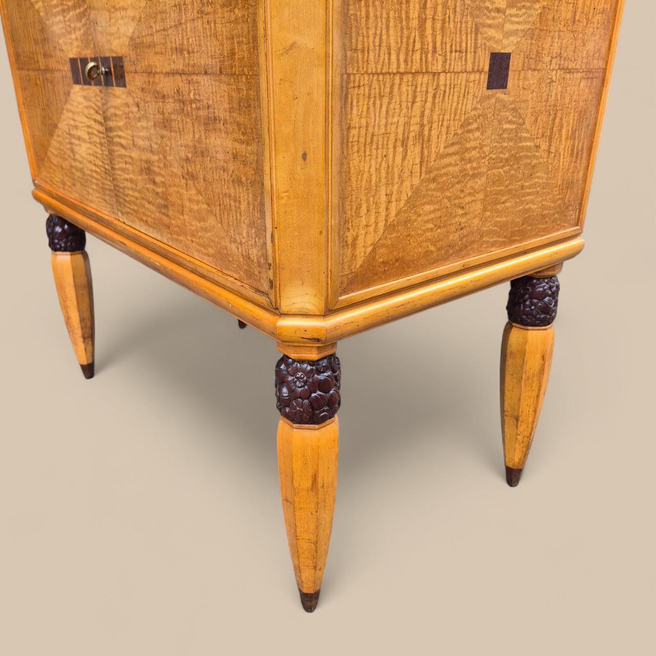 Aparador Art Decó de chapa de fresno - circa 1930 - Elegante aparador de época en venta 1