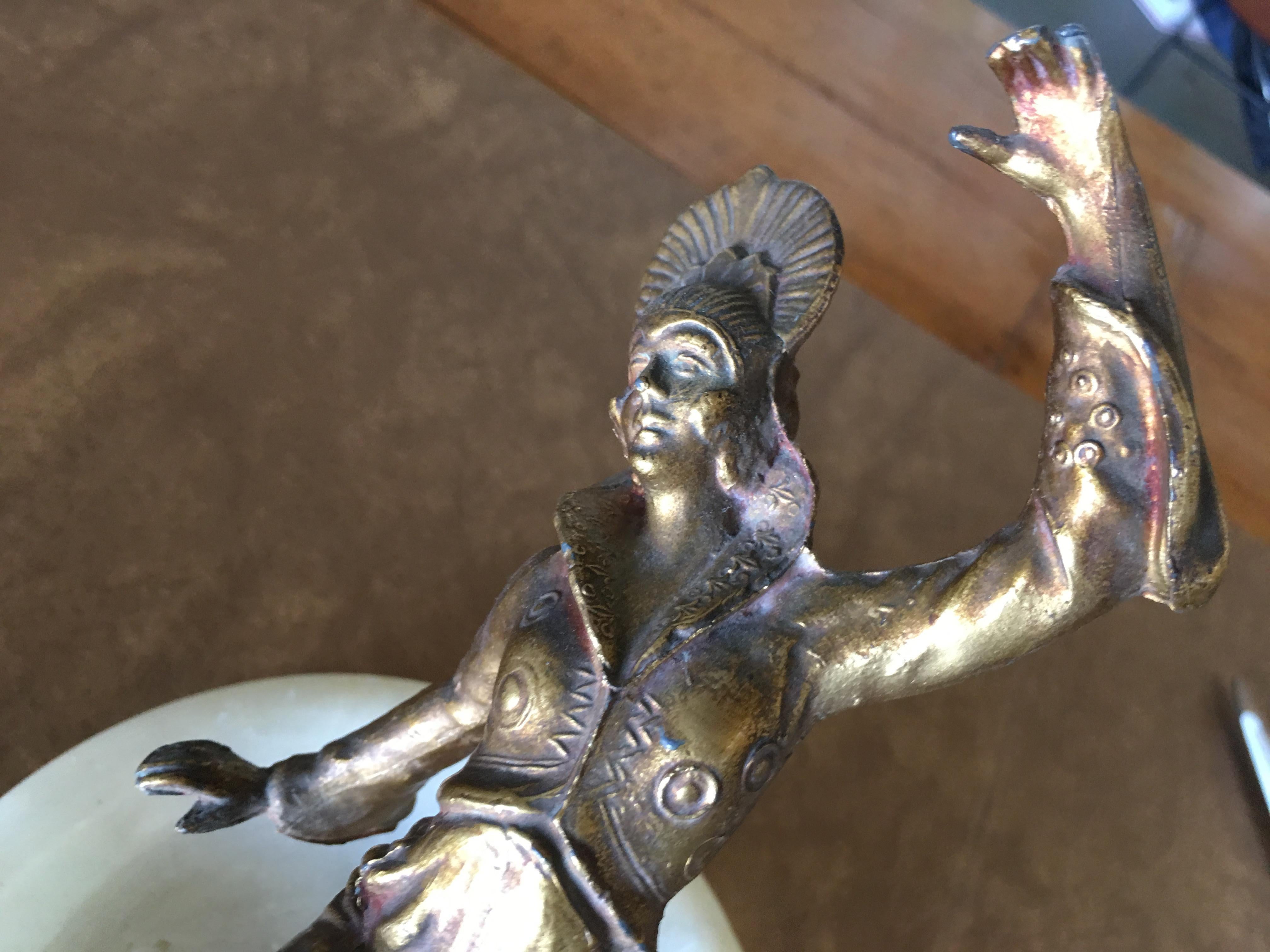 Américain Cendrier/porte-à-faux Art Déco avec statue d'une danseuse arlequin féminine par Frankart en vente