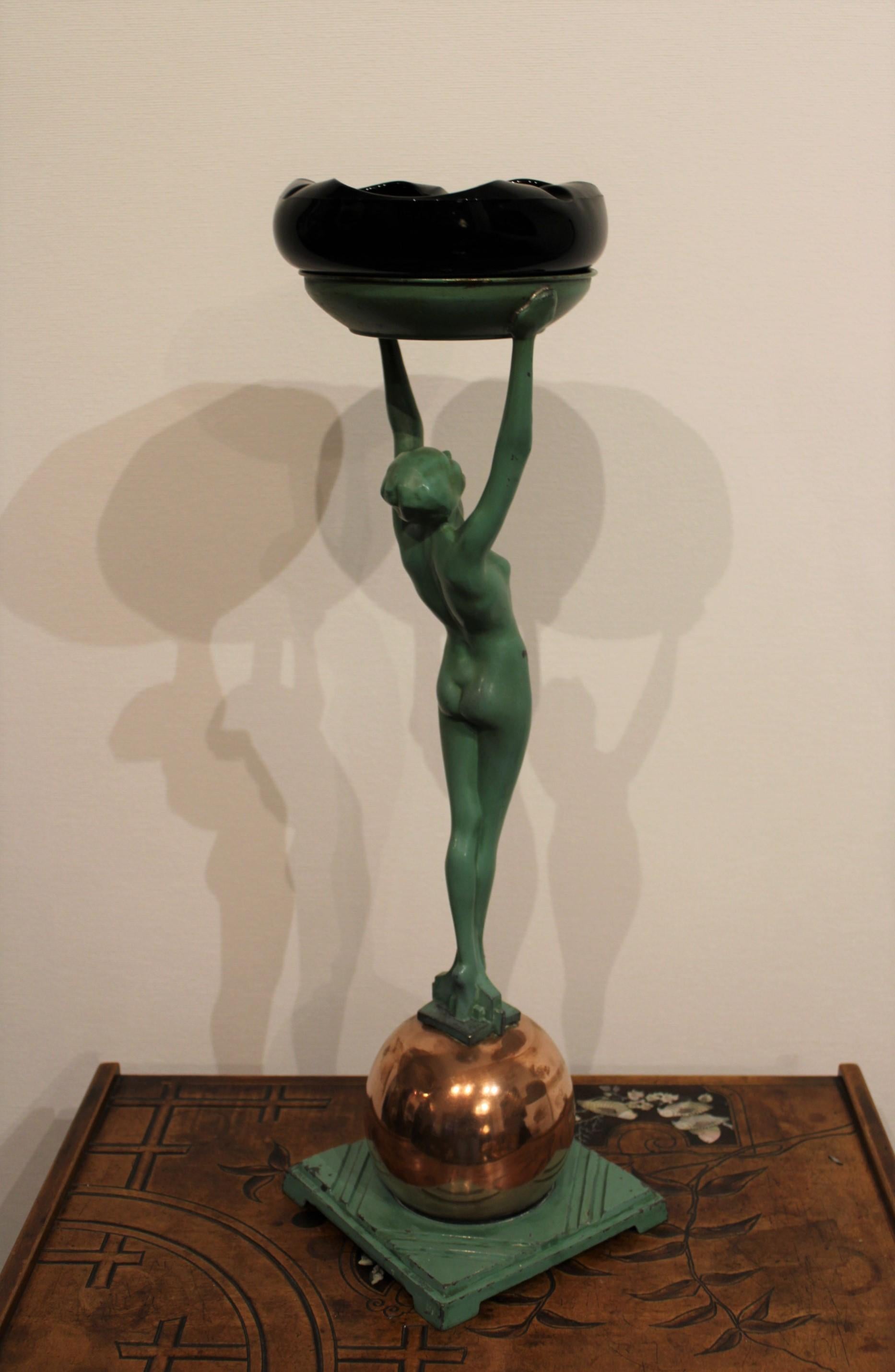 Art déco-Aschenbecher-Skulptur (20. Jahrhundert) im Angebot