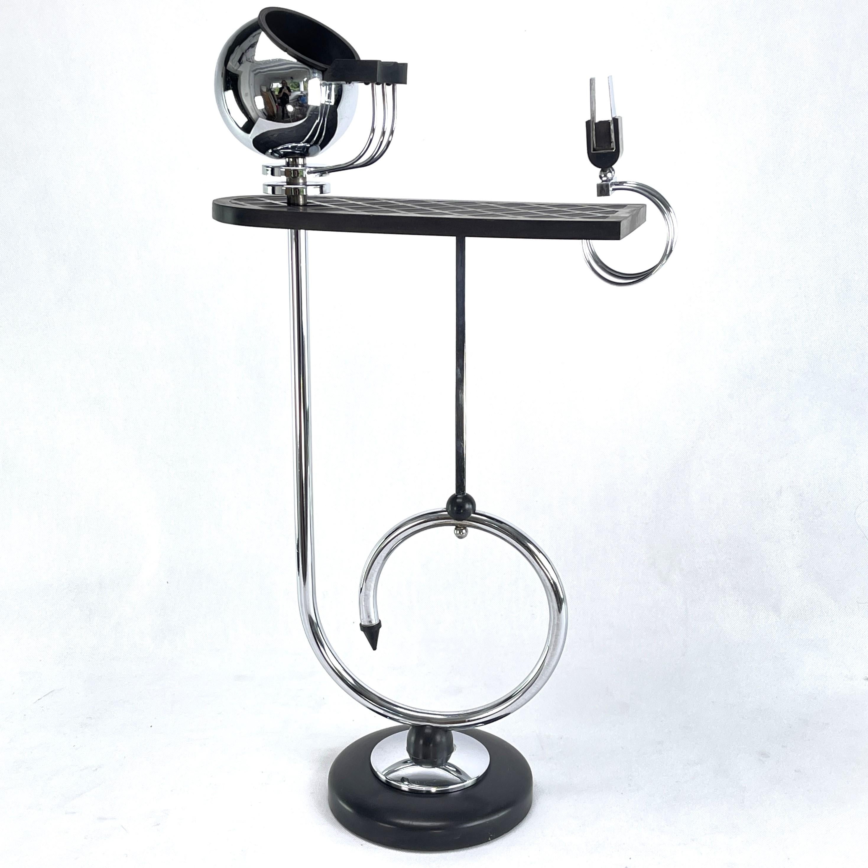 Art Deco ashtray stand by Demeyere

This beautiful and rare Art Deco Ashtray Stand from the 30s/40s is in the streamline modern art deco style. The designer of this extraordinary object has succeeded in combining functionality, design, style and
