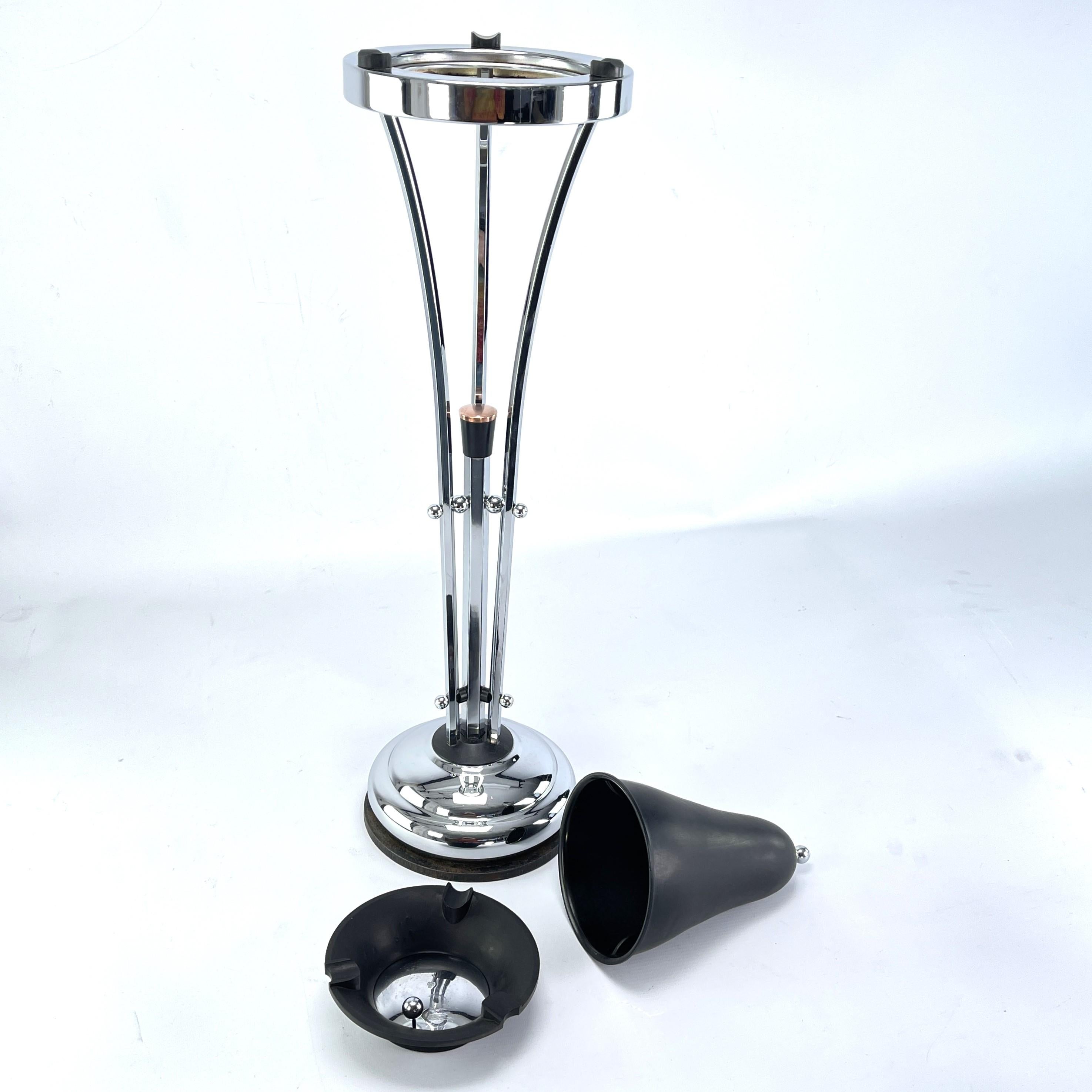 Art Deco ashtray stand

This beautiful and rare Art Deco Ashtray Stand from the 30s/40s is in the streamline modern art deco style. The designer of this extraordinary object has succeeded in combining functionality, design, style and aesthetics.