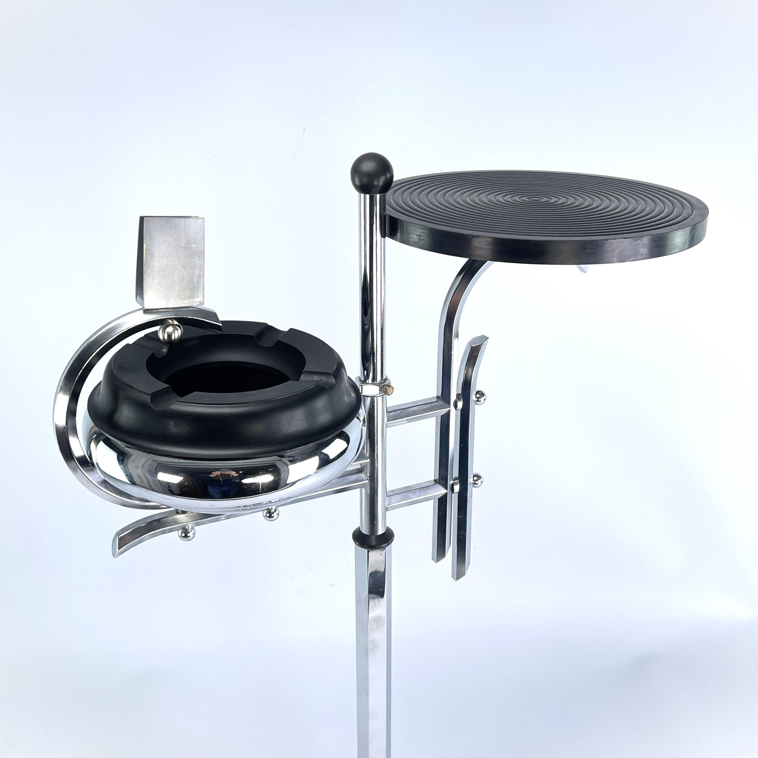 Art Deco ashtray stand

This beautiful and rare Art Deco Ashtray Stand from the 30s/40s is in the streamline modern art deco style. The designer of this extraordinary object has succeeded in combining functionality, design, style and aesthetics.