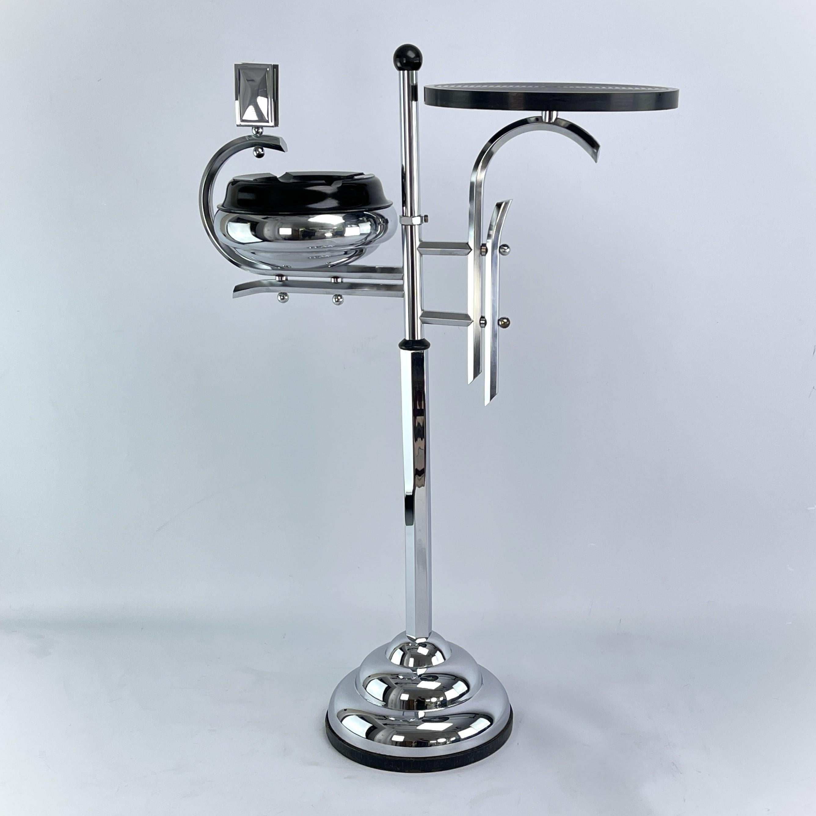 Art Deco ashtray stand

This beautiful and rare Art Deco Ashtray Stand from the 30s/40s is in the streamline modern art deco style. The designer of this extraordinary object has succeeded in combining functionality, design, style and aesthetics.