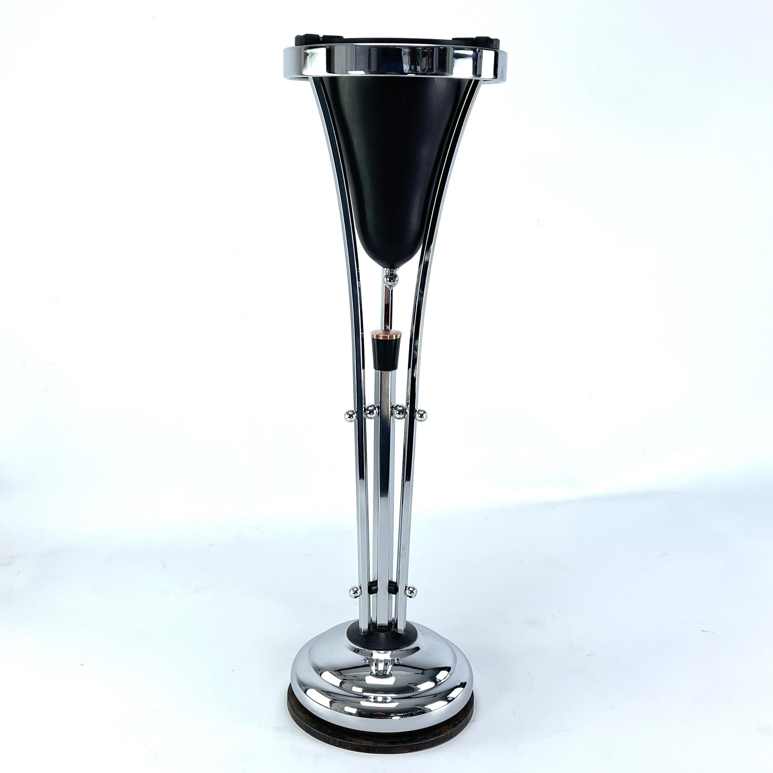 Art Deco Ashtray Stand, chrome and Bakelite by Demeyere, Belgium, 1930s In Good Condition For Sale In Bingen am Rhein, RP