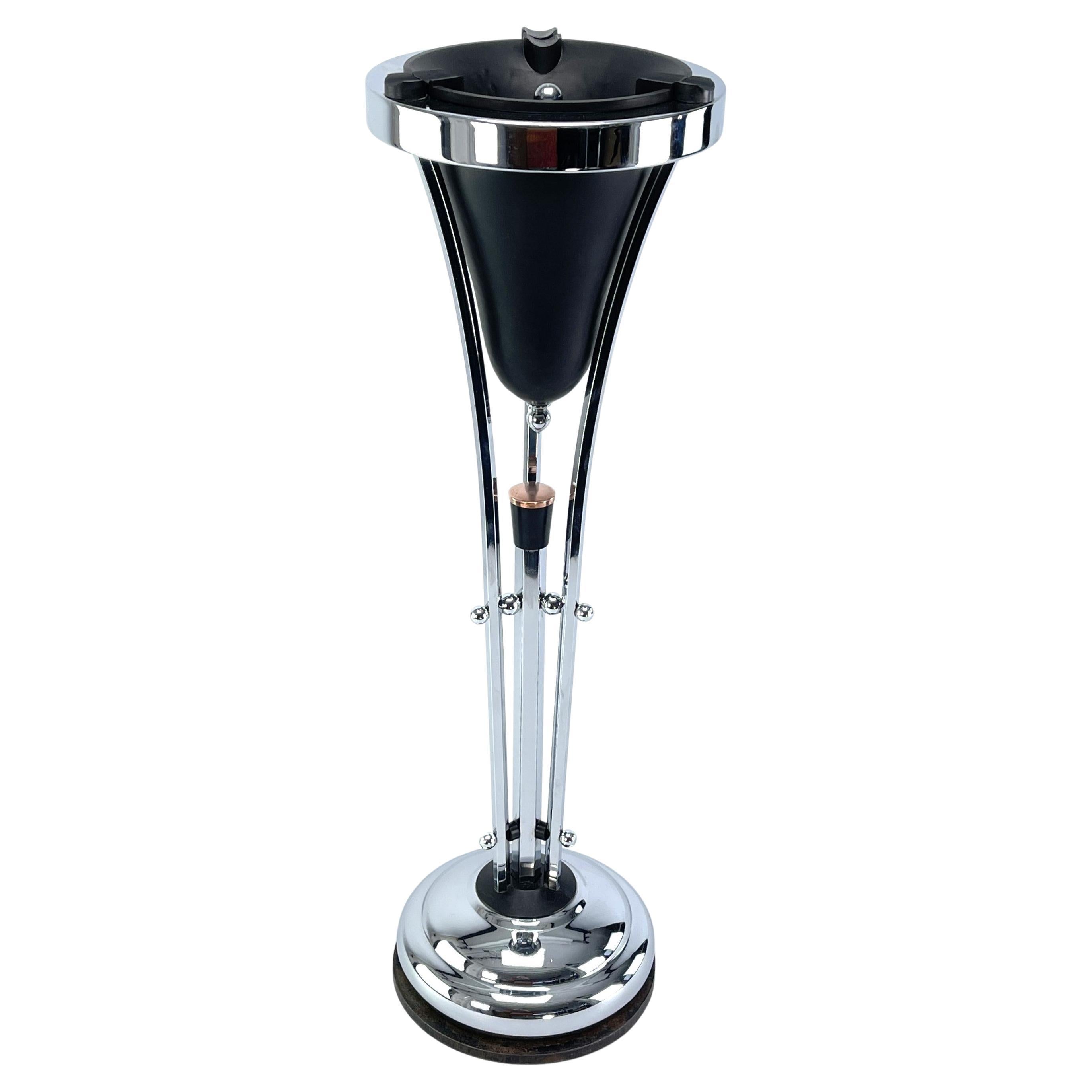 What is the middle part of an ashtray for?
